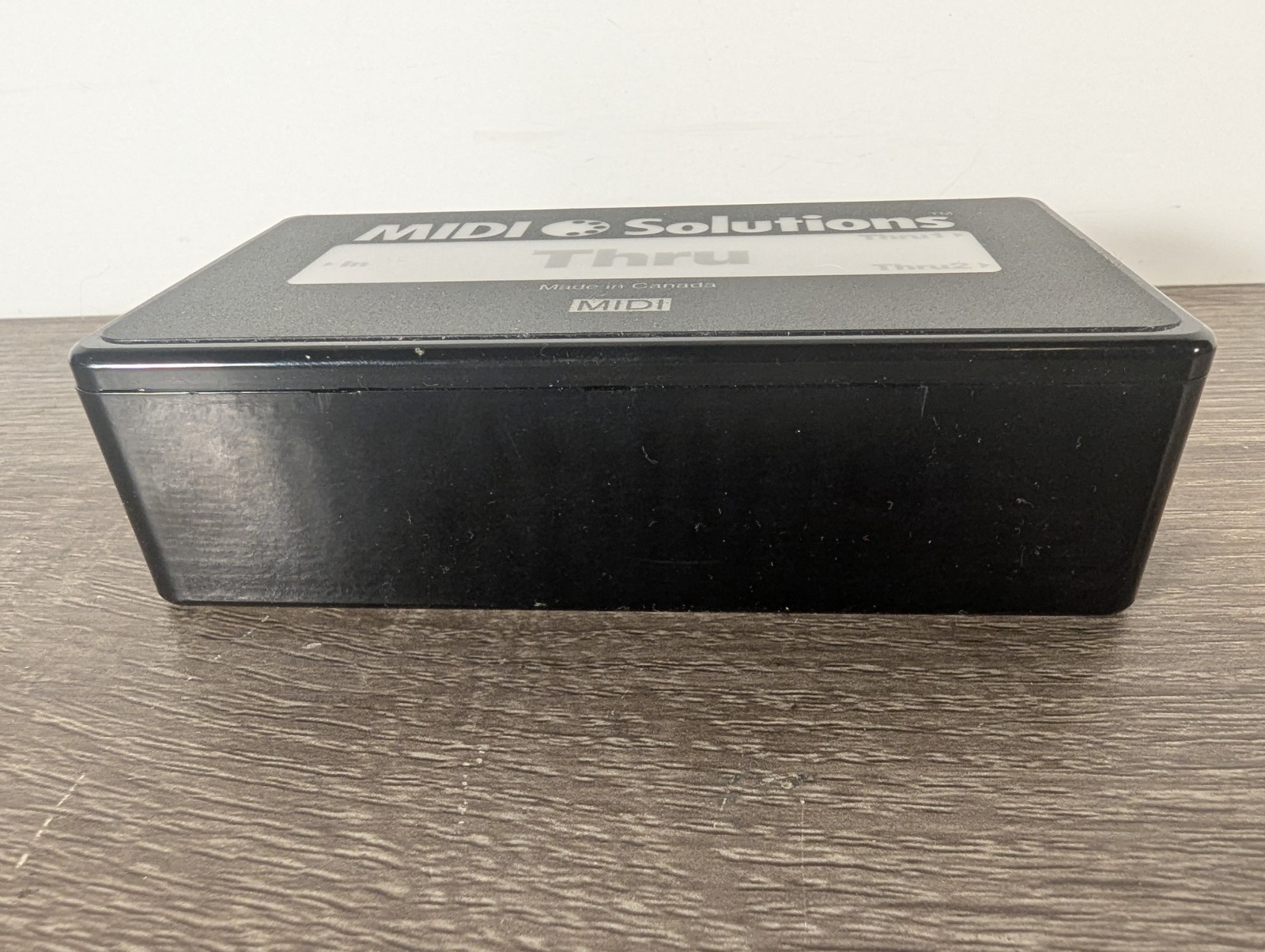 MIDI Solutions Thru Box 1 in 2 Out
