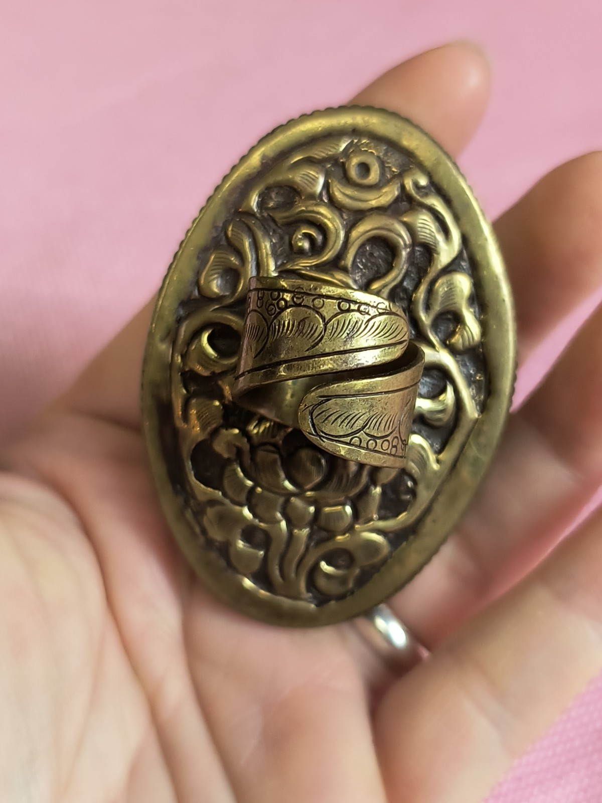 Oval LABRADORITE GEMSTONE TIBETAN Fish DESIGN Adjustable RING