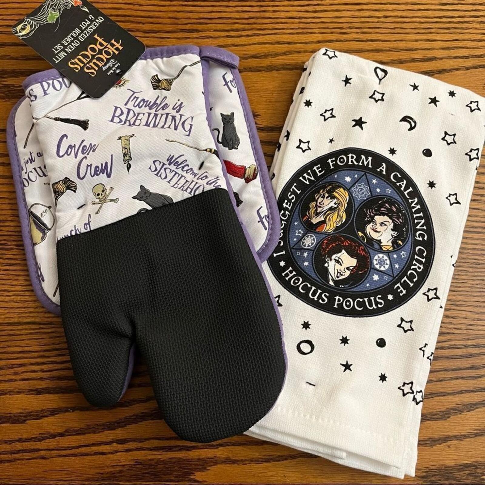 Disney Hocus Pocus Kitchen Bundle Oven Mitt Pot Holder Set Kitchen Towels NWT