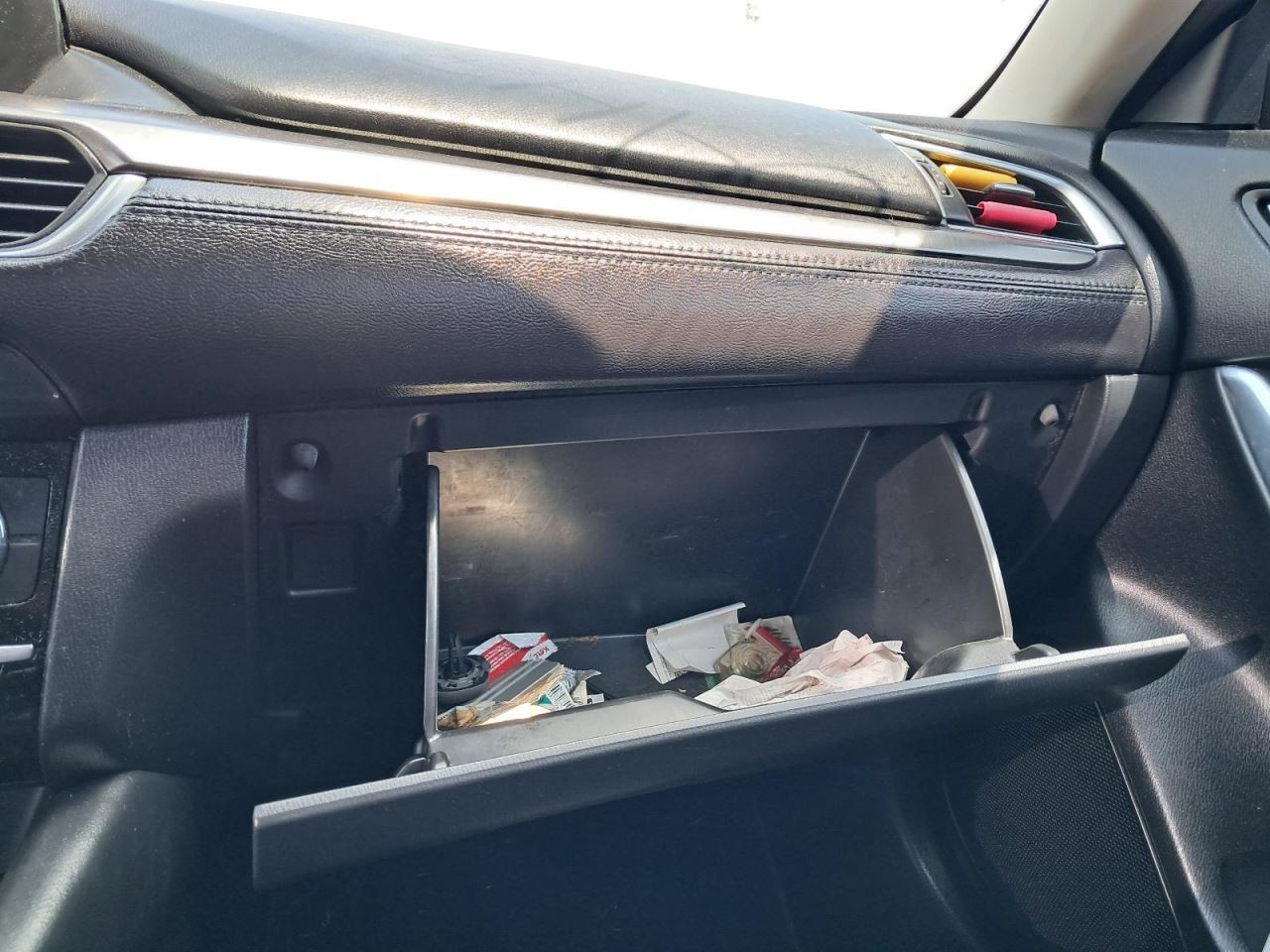 6         2016 Glove Box 4777753