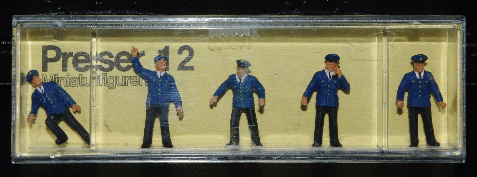 Preiser, Vintage, New,  Item# 12  HO scale  Signal box workers DB *