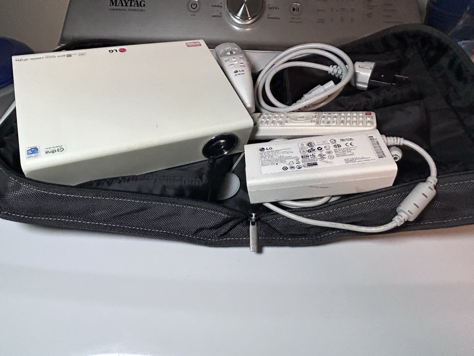 LG White Projector PA75K Full Set Exc Condition