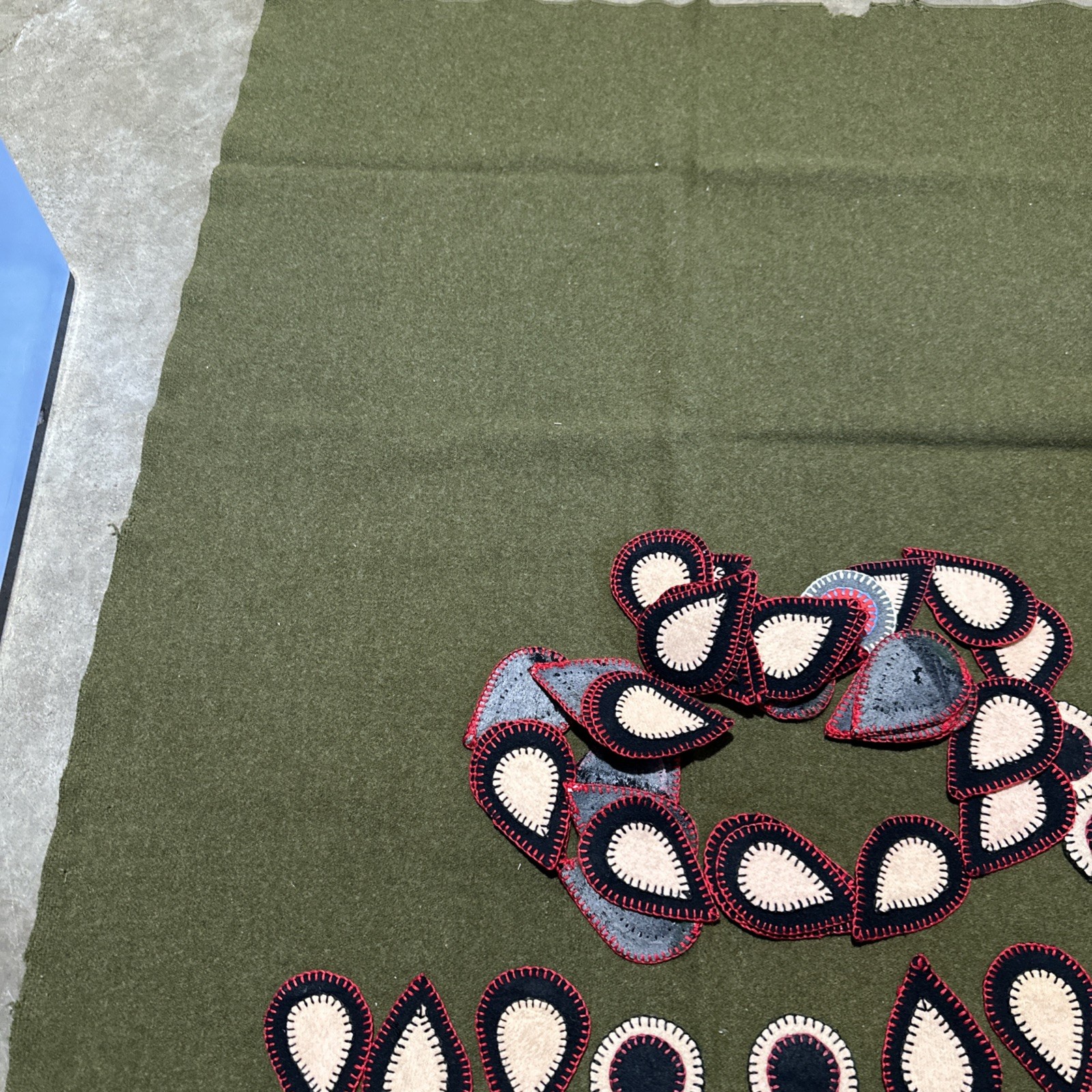Primitive Wool Applique Holiday Layered Pennies Penny ? Rug  Project