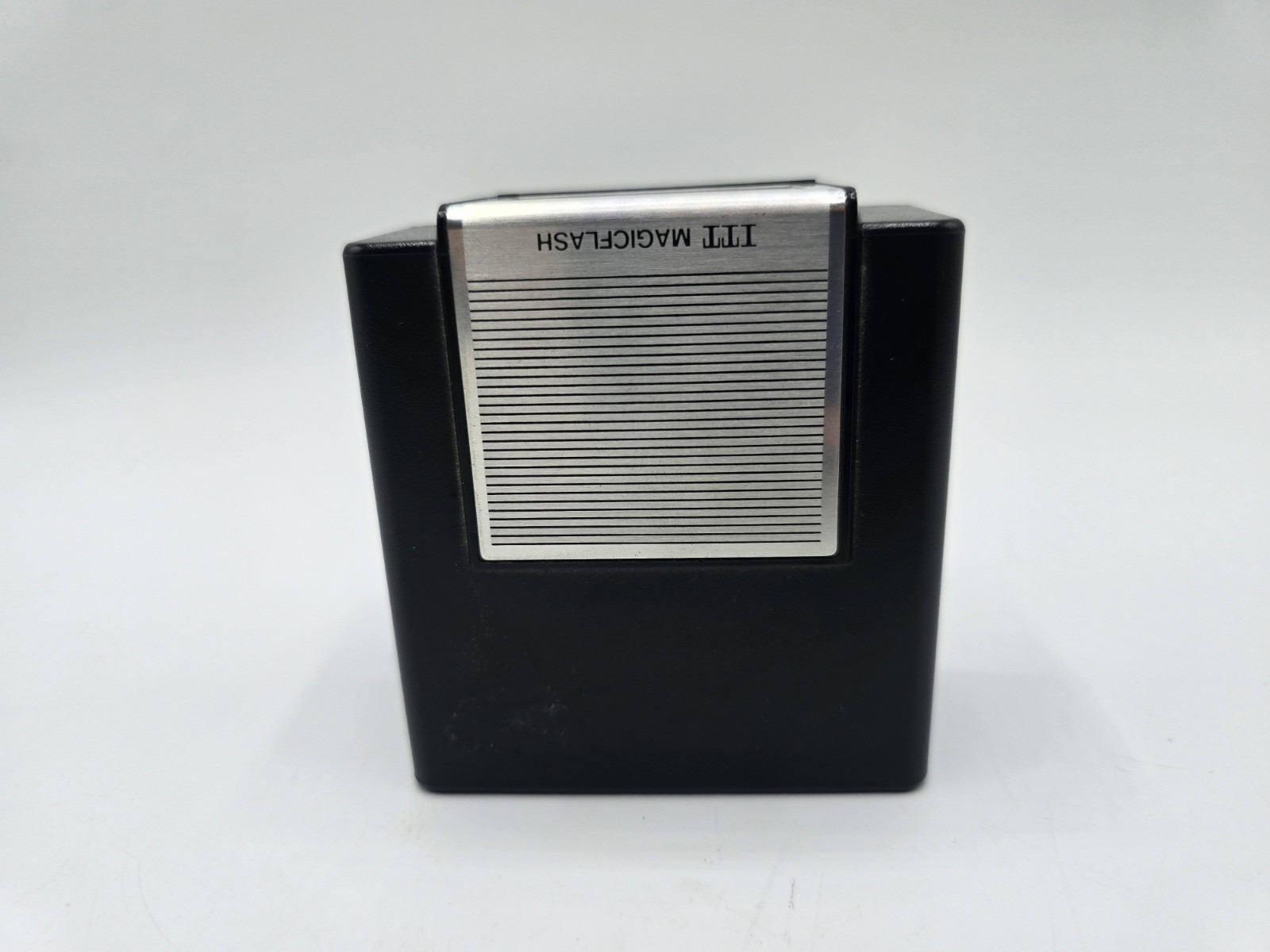 ITT Magic Flash for Polaroid Cameras That Only Use Flash Bars