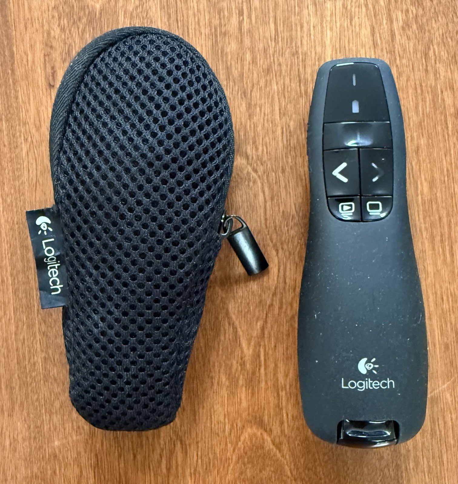 Logitech R400 Laser Presentation Remote - Black with Logitech Case