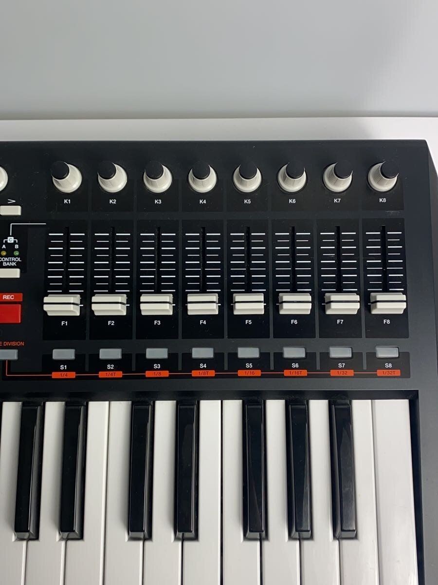 AKAI Synthesizer MPK49 Used