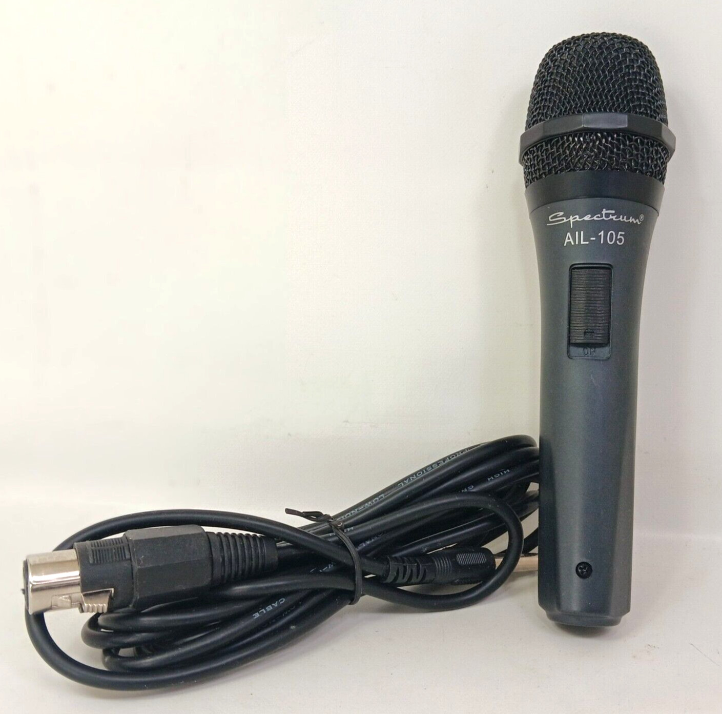Professional Wired Microphone Spectrum AIL 105 Cable New