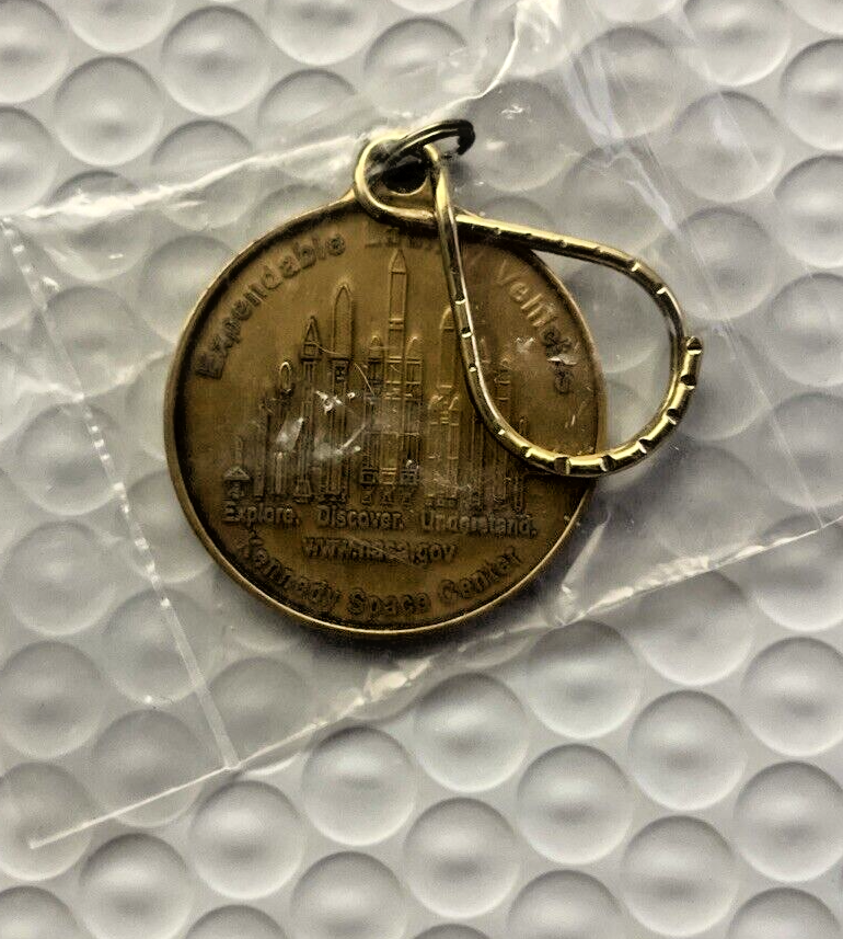 NEW / SEALED LAUNCH SERVICES PROGRAM NASA KSC COIN Key Ring Expendable Vech.