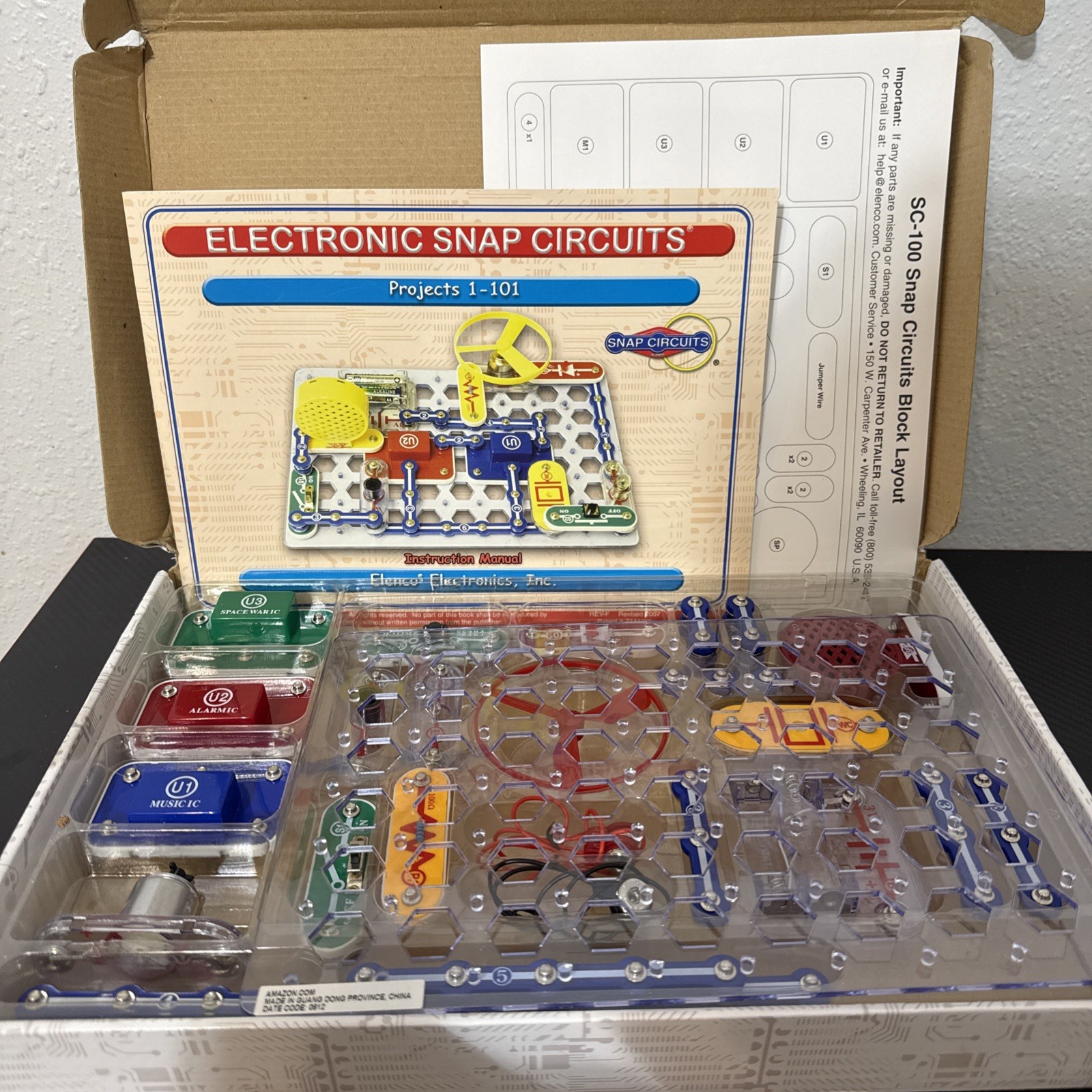 ELENCO Snap Circuits Jr. 100 Experiments Electronics Discovery Kit (IN GOOD CON)
