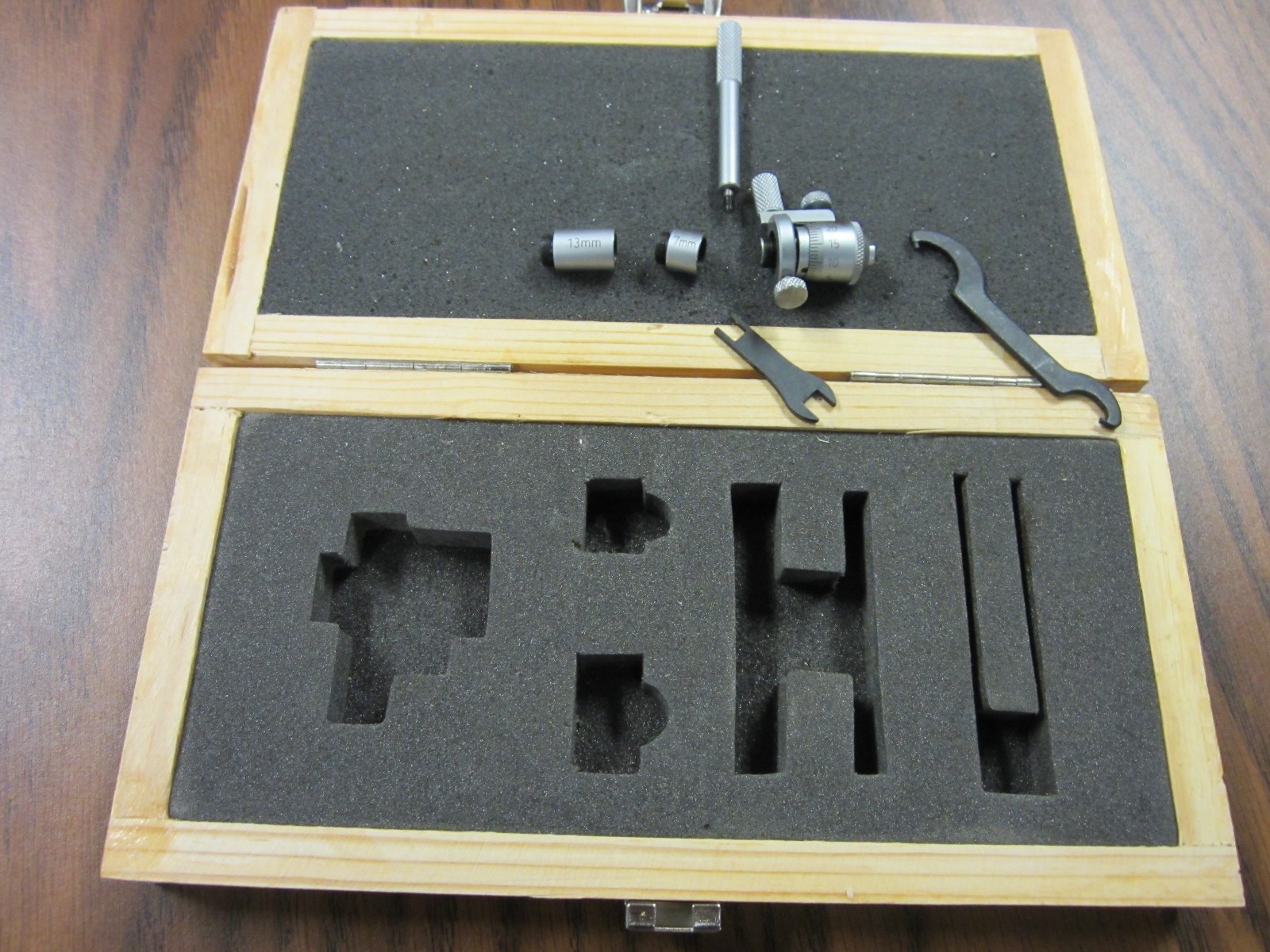 25-50mm Metric Inside Micrometer, 0.01mm graduation part# 404-M2550--NEW