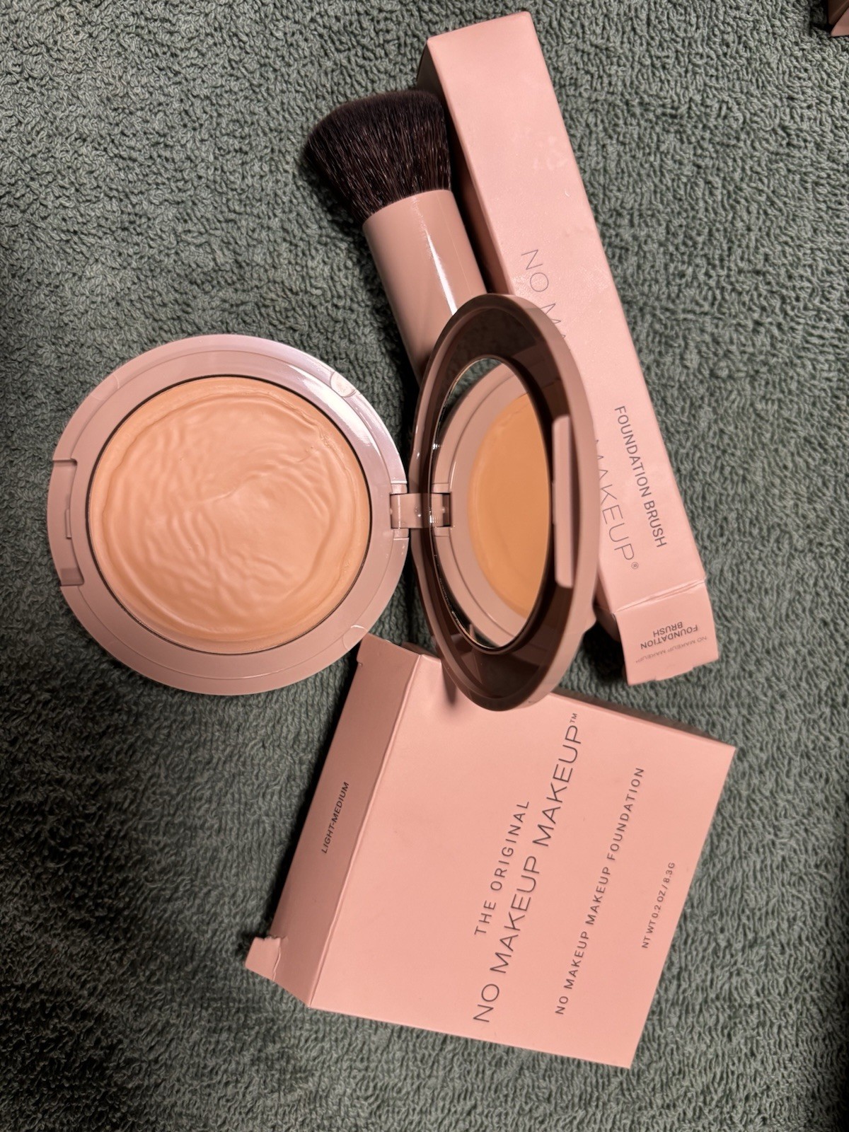 No Makeup Makeup Foundation Cream Light/Medium Shade w/ foundation brush