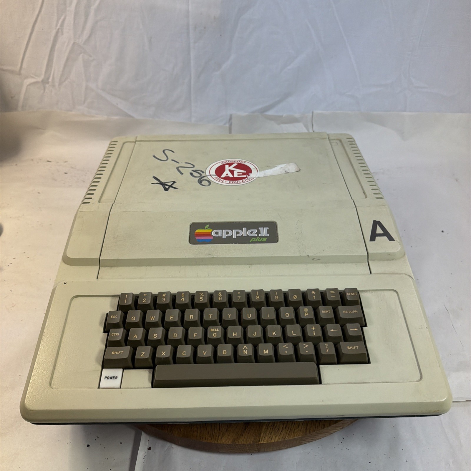 Early Model Apple II Plus Model A2S1048 AS IS FOR PARTS