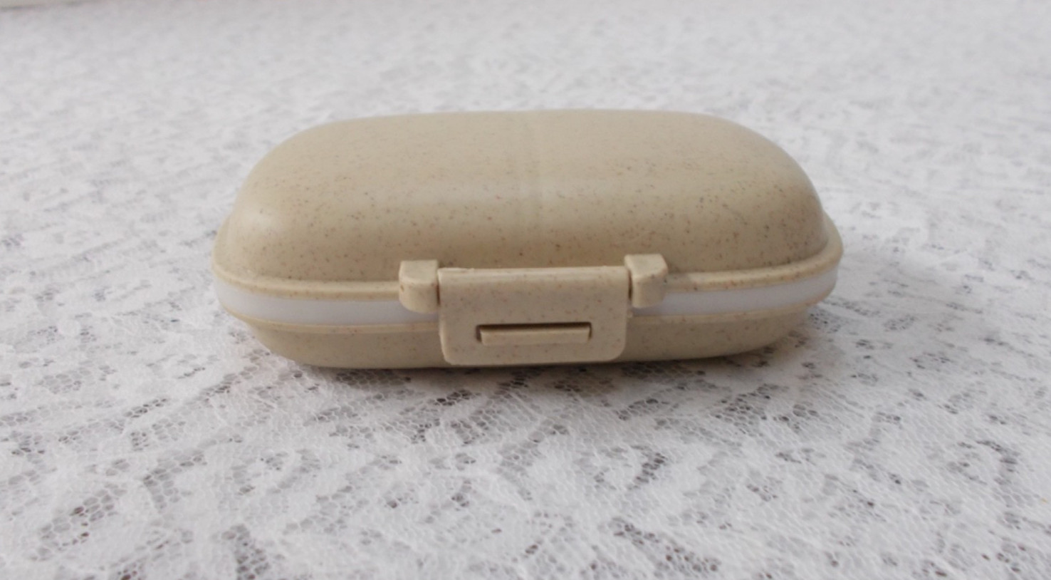 Travel Pill/Medication Organizer With 8 Compartments Snap Close Plastic Case