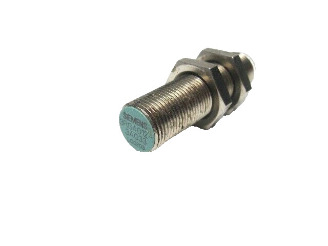 Siemens 3RG4012-3AG33 Inductive Proximity Sensor 10-30 Vdc, 2 MM Sense Distance