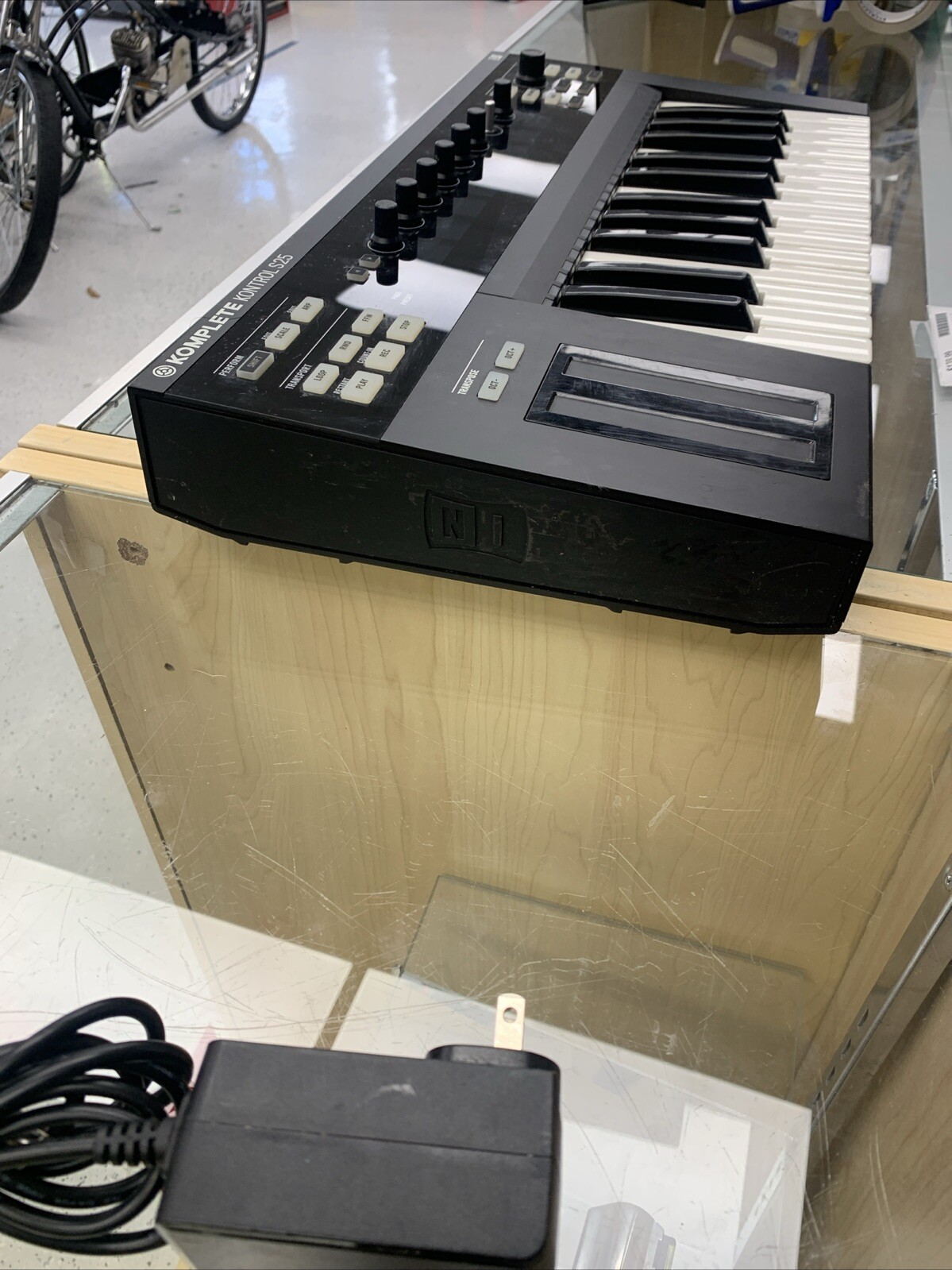 NI Komplete Kontrol S25 MIDI Keyboard Controller 25-Key 209895