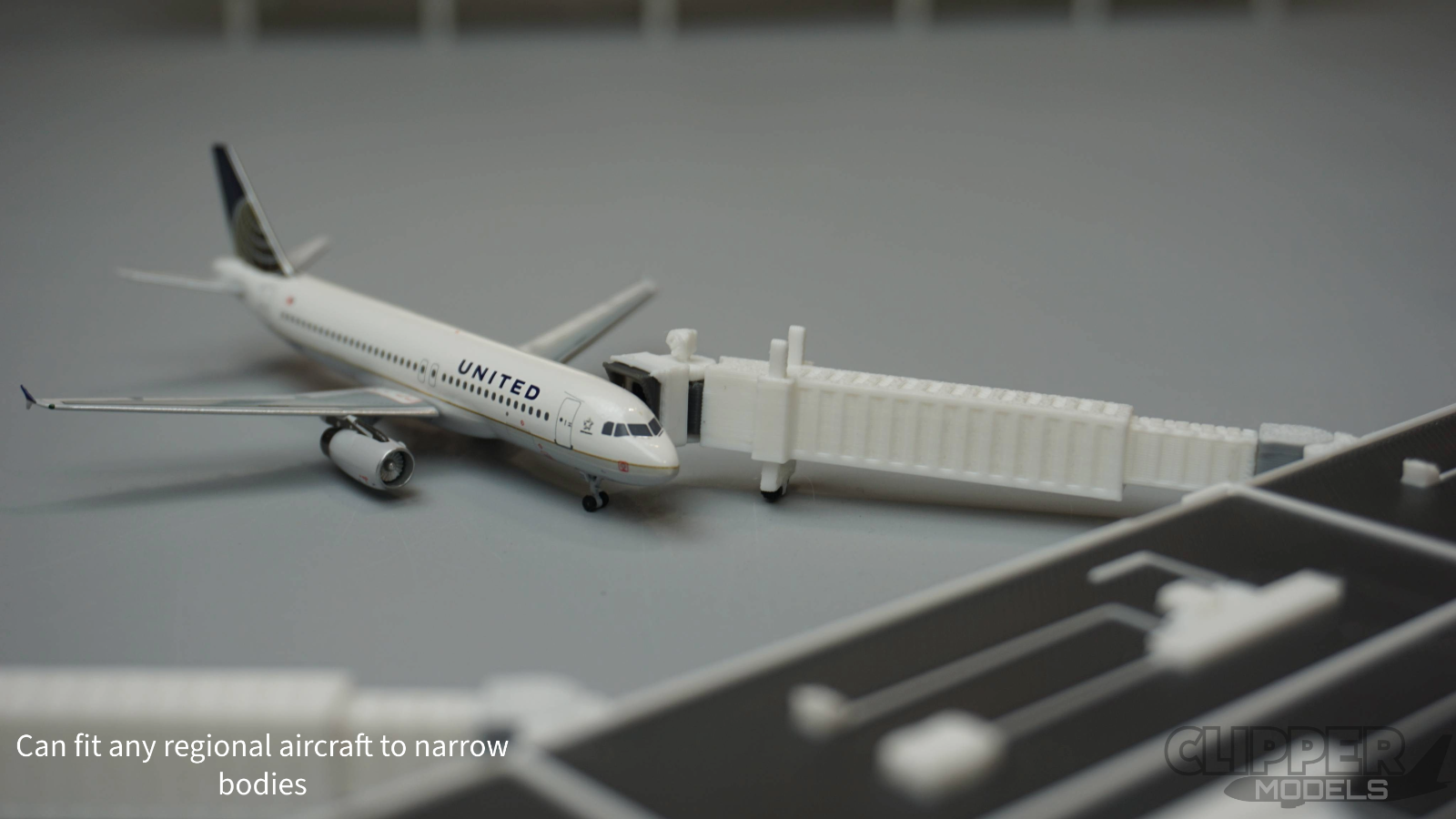 Regional Model Airport Building + Extension | 1:400 Scale | Clipper Models