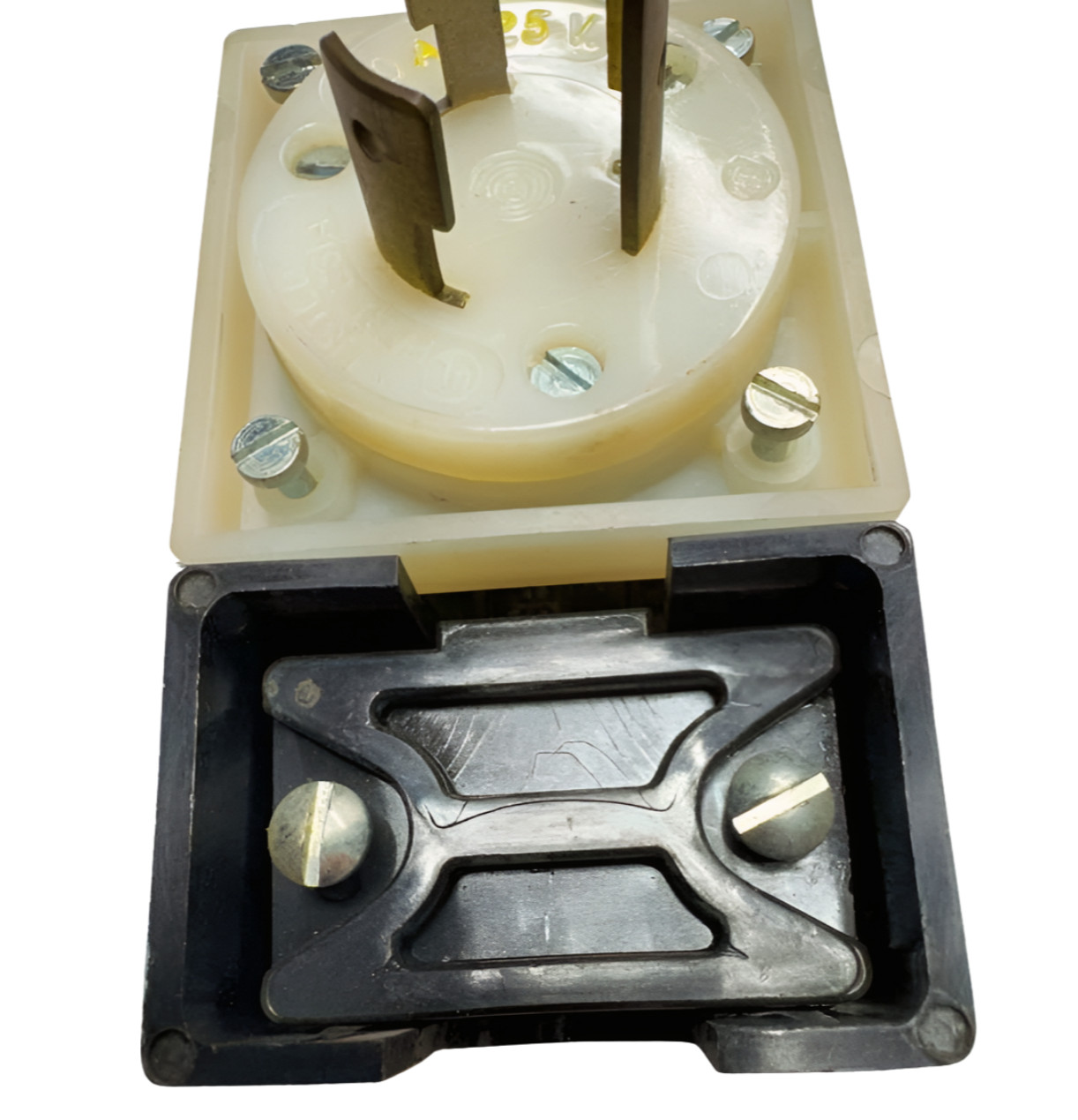 Hubbell 231A Twist-Lock Turn & Pull Angle Plug, 20A, 125V **Free Shipping**