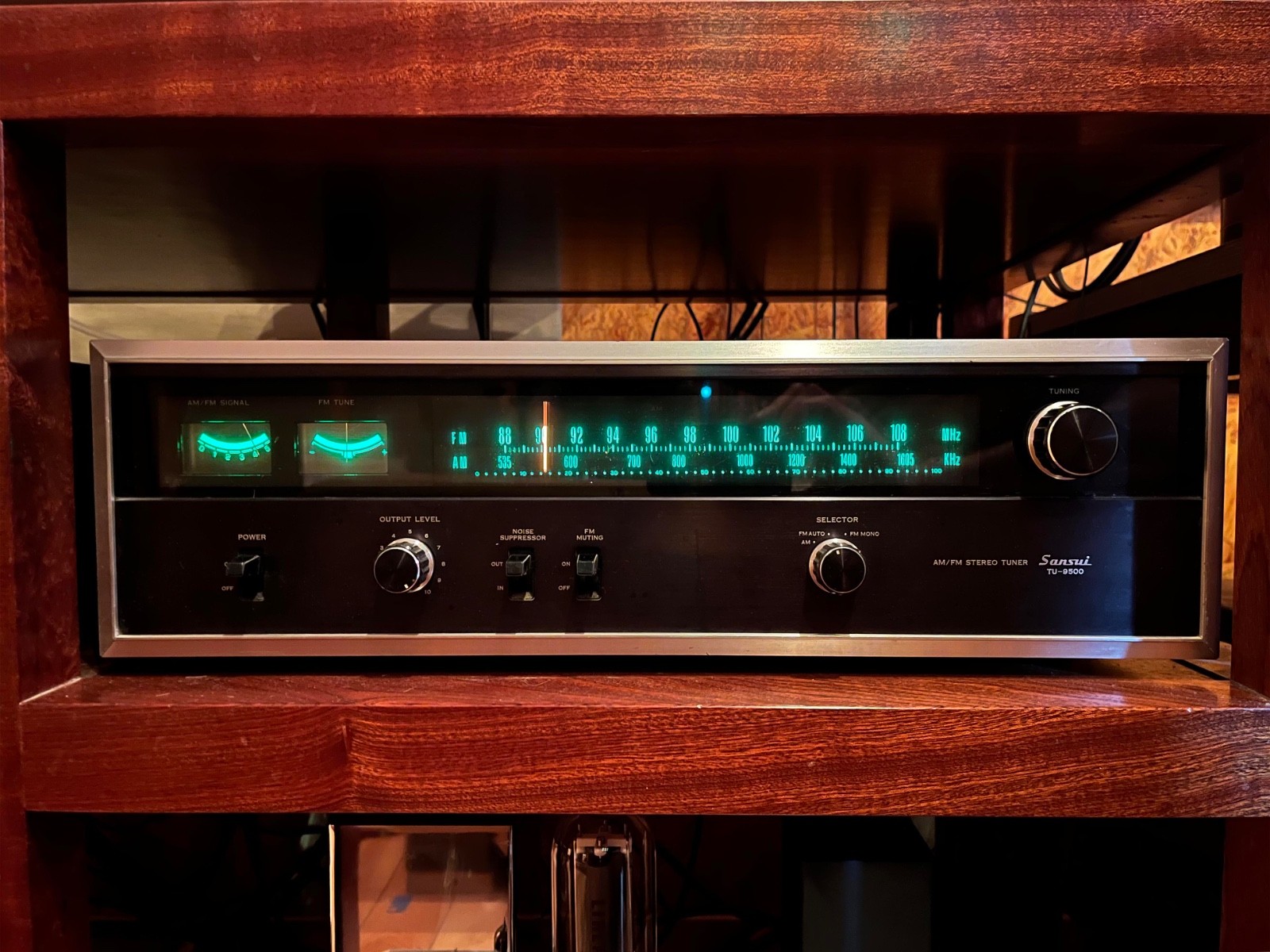 Sansui TU-9500 reference tuner. Very clean, works & sounds beautiful