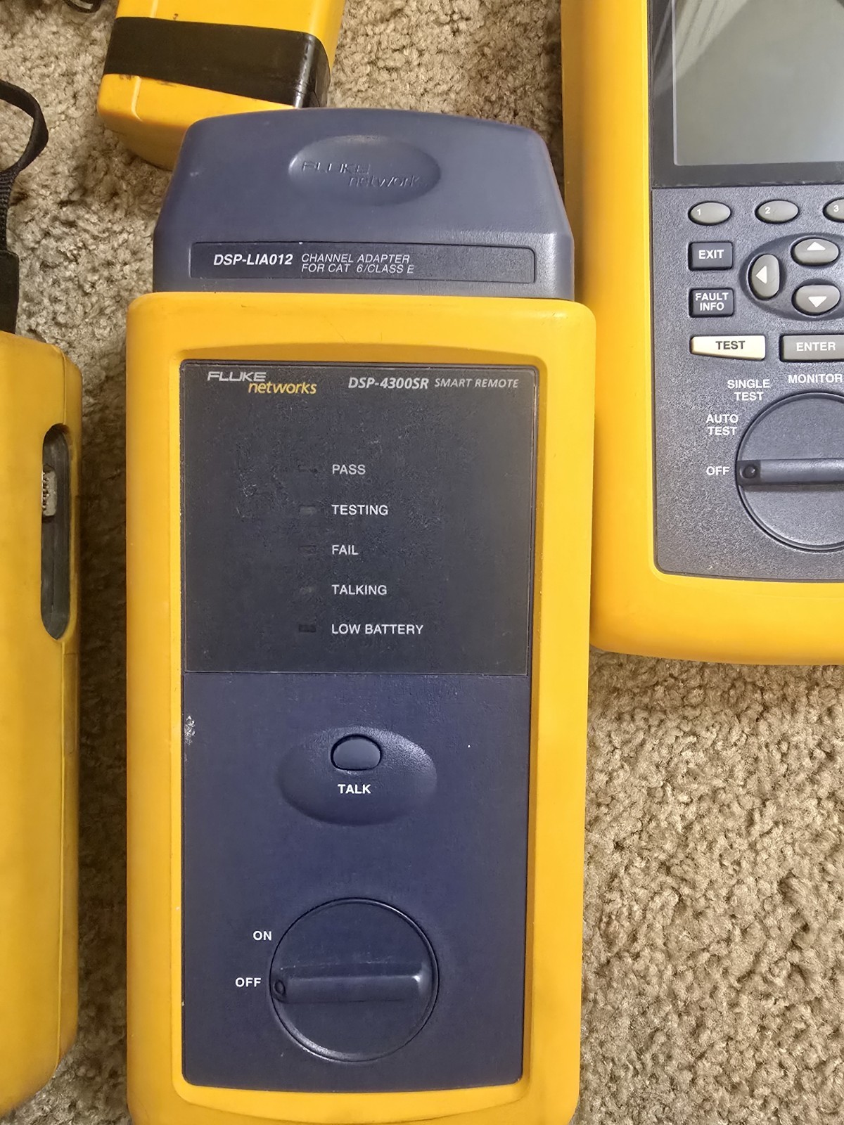 Fluke Networks DSP-4300 RJ45 Cable Analyzer w/ DSP-4300SR Smart Remote