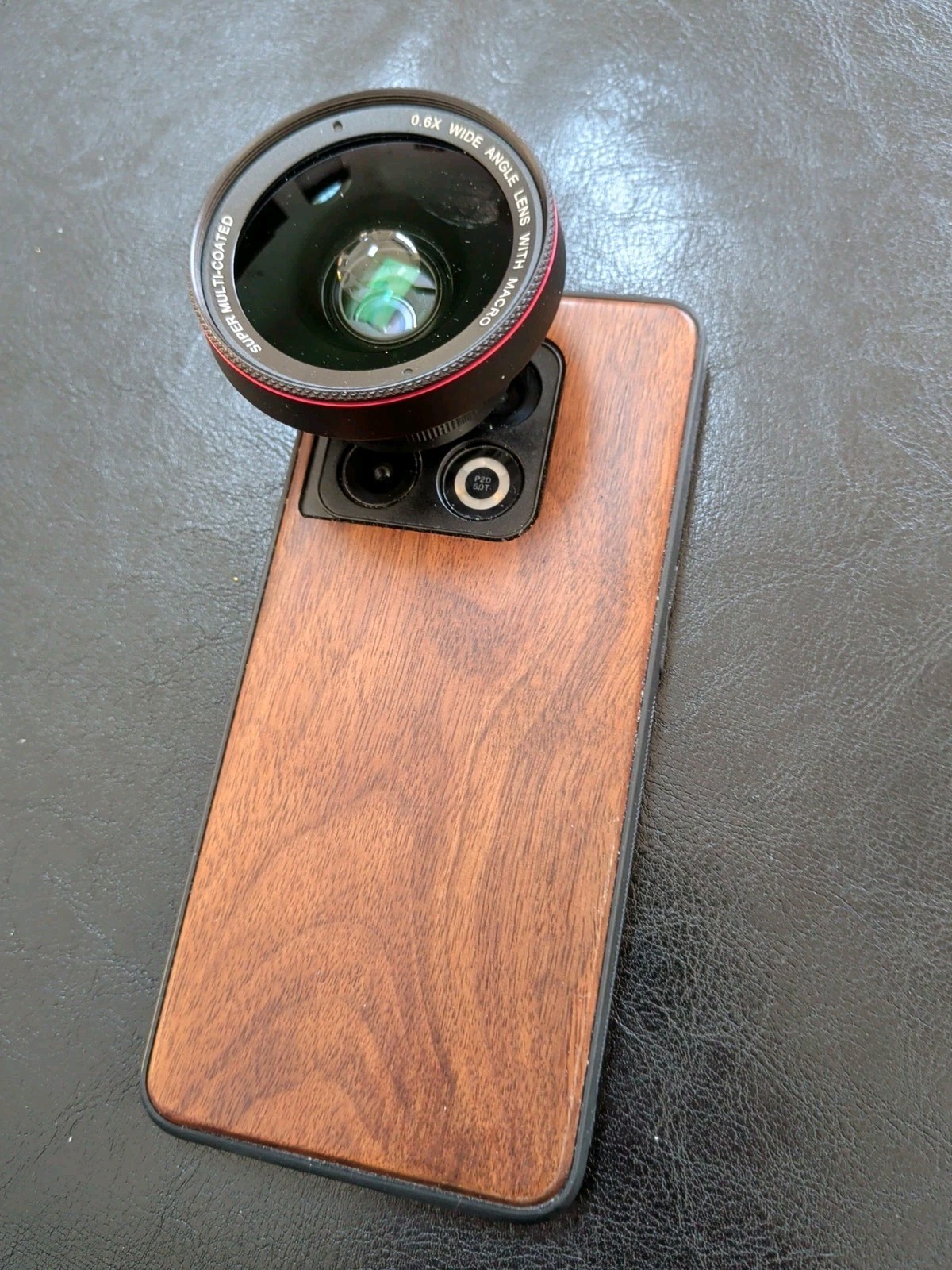 0.6X WIDE ANGLE LENSE WITH MACRO FOR SMARTPHONE. WITH CLIP. MULTI COATED