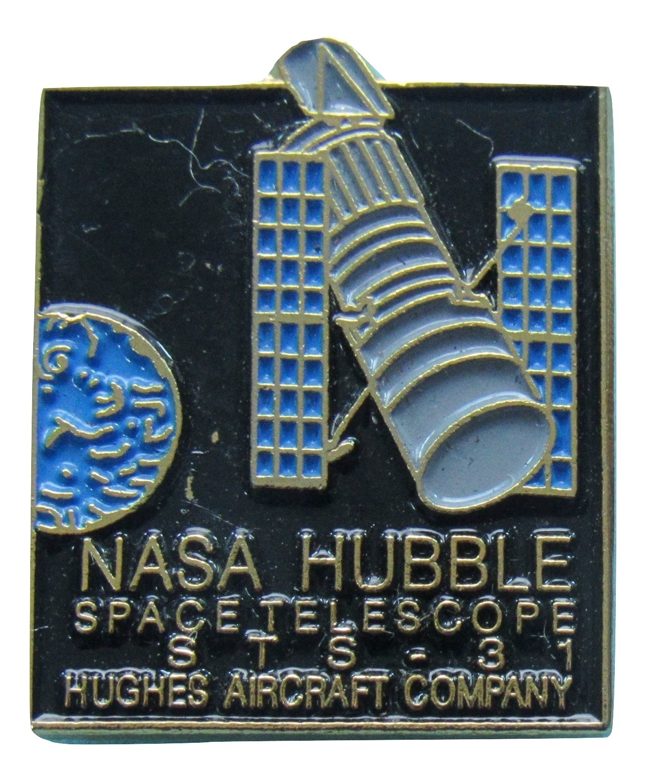 PIN enamel NASA '90 vtg HUBBLE SPACE TELESCOPE Hughes STS-31 Shuttle Discovery