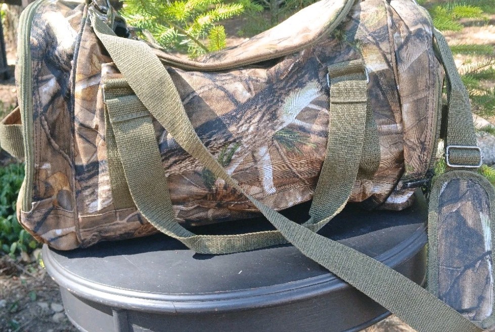 Large Camouflage Polyester Duffel Bag w/ Shoulder Strap & Carry Handle