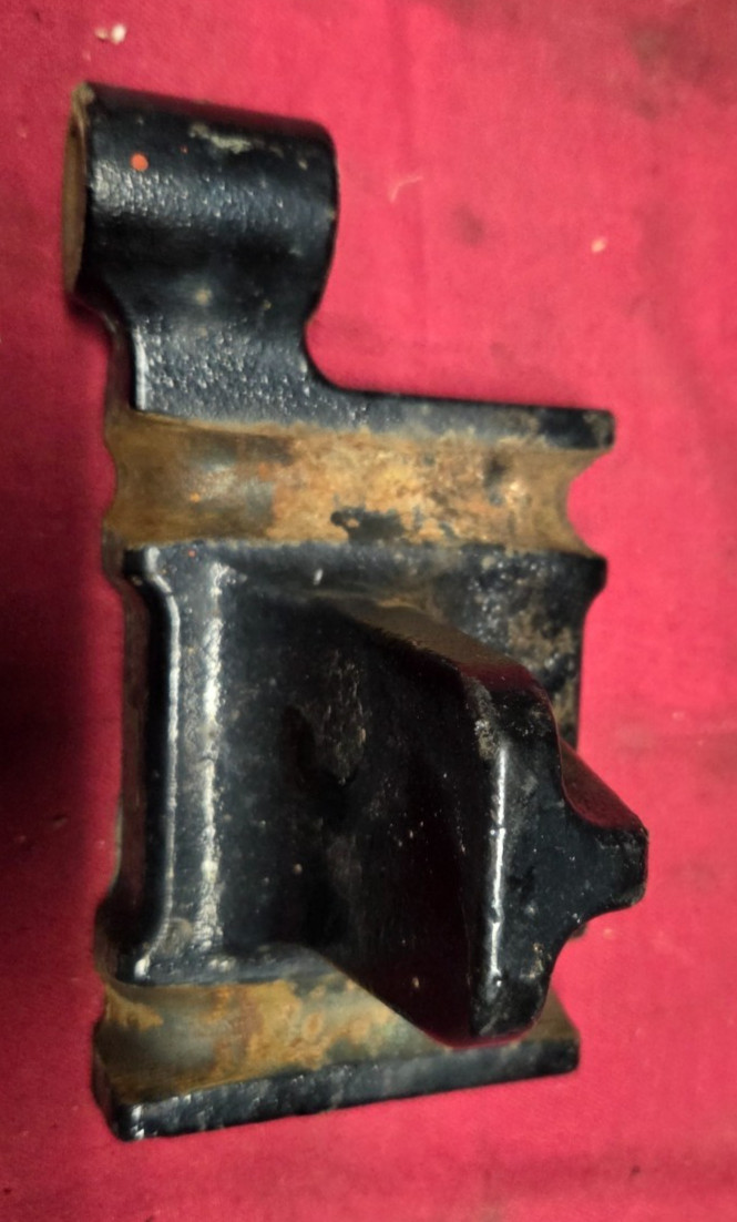 FREIGHTLINER FRONT SUSPENSION AXLE STOP  R16-20988-001