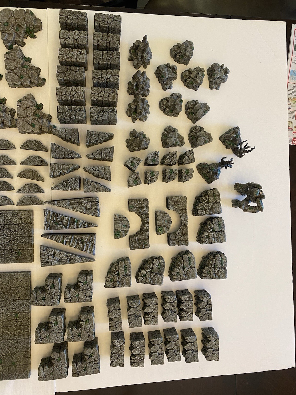 Dwarven Forge Erinthor Mountains Set Factory Painted - READ