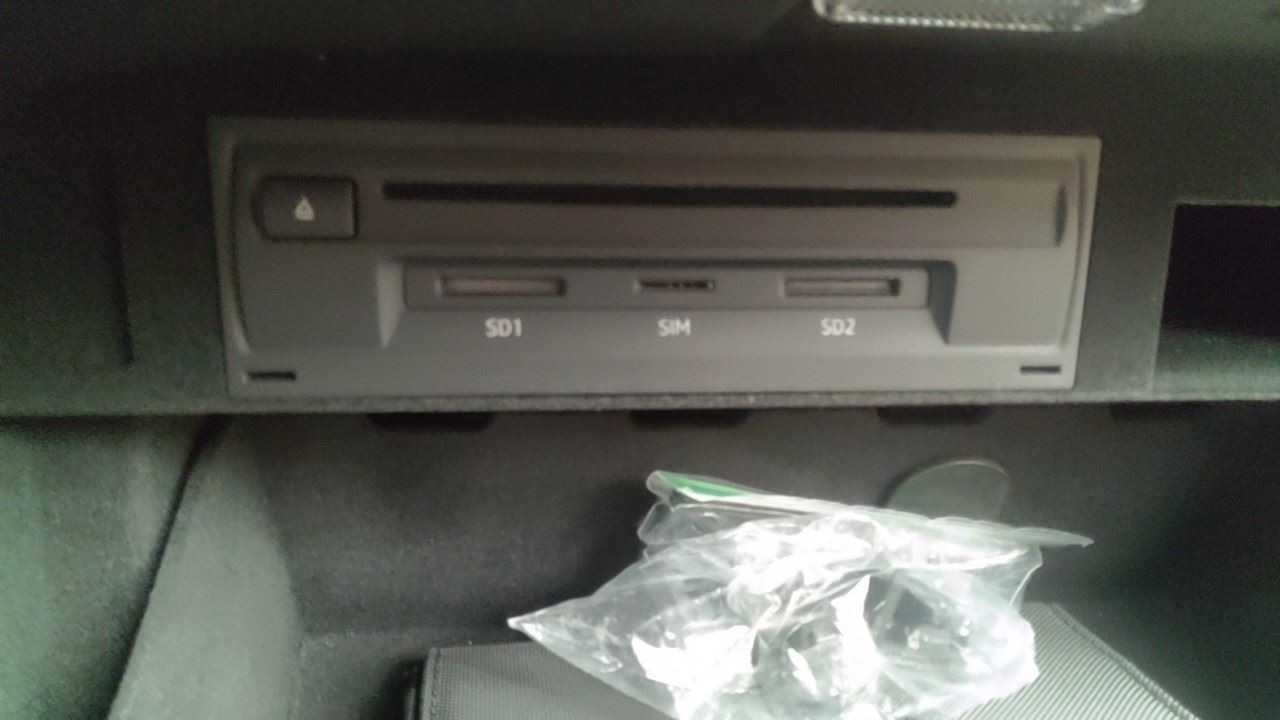 Audio Equipment Radio CD Player Glovebox Mounted Fits 17-19 AUDI Q7 7068157