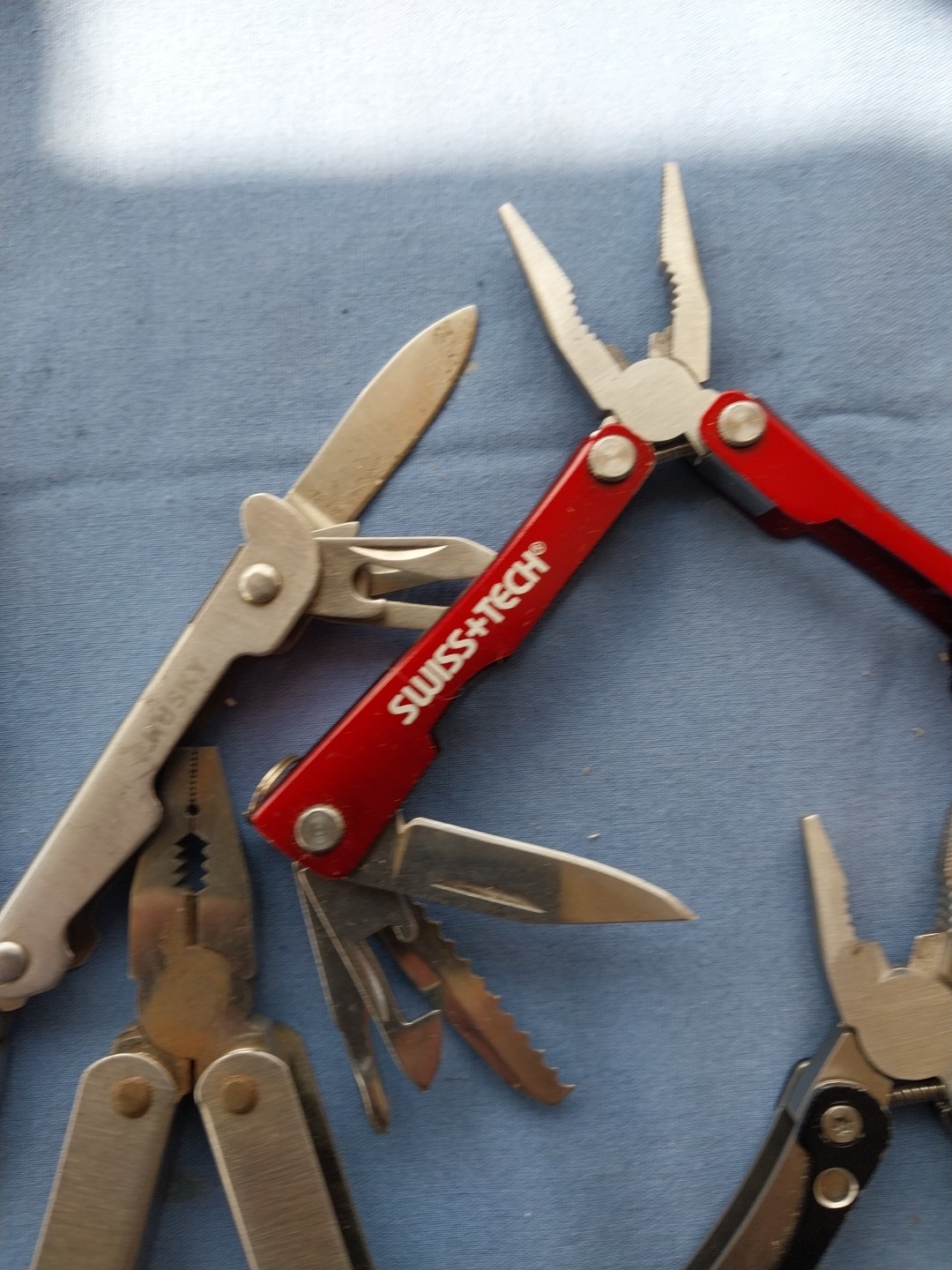 4 small multitudes with pliers knife scissors screwdriver's