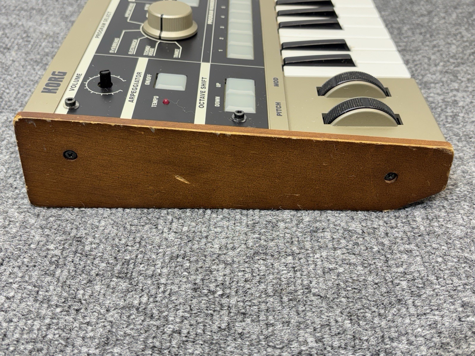 Korg Micro - KORG Compact Analog Synthesizer and Vocoder