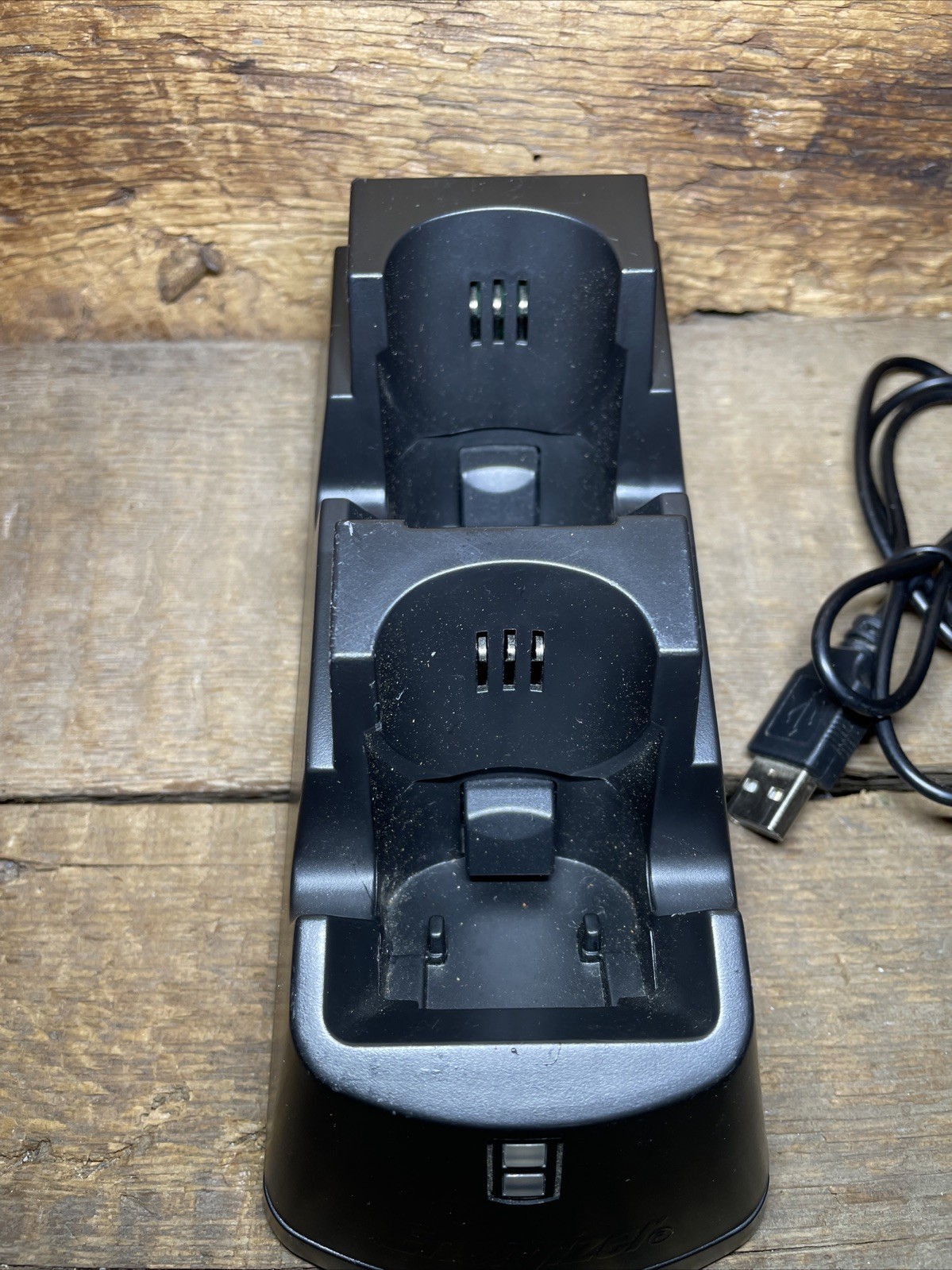 Energizer Nintendo Wii Remote Controller Charging Station Dock PL-7621