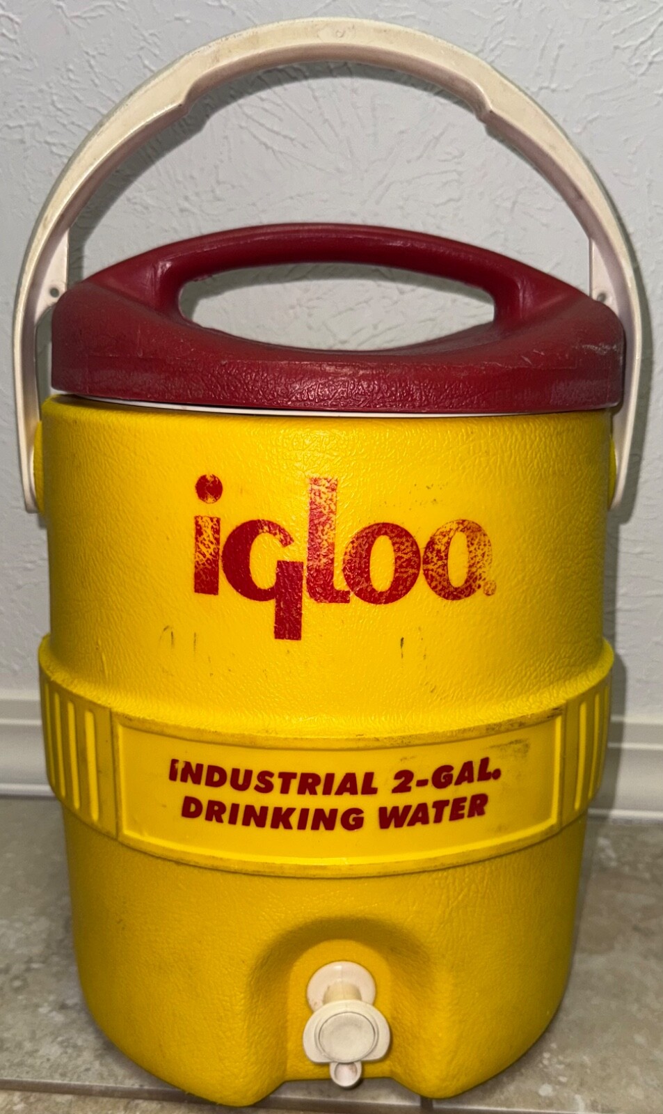 Igloo 2-Gallon Heavy-Duty Industrial Drinking Water Cooler, Hi-Vis Yellow