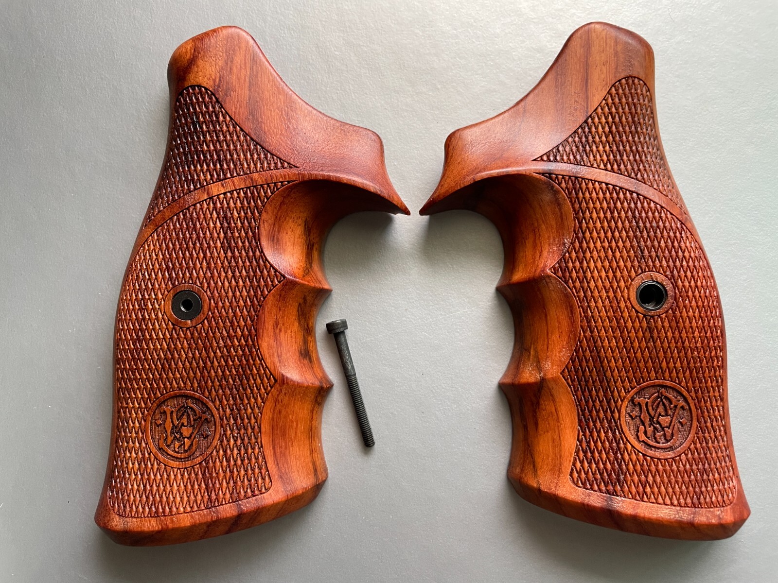 Handmade Hardwood Grips for S&W K/L frame Square Butt AL Checkered Closed Back
