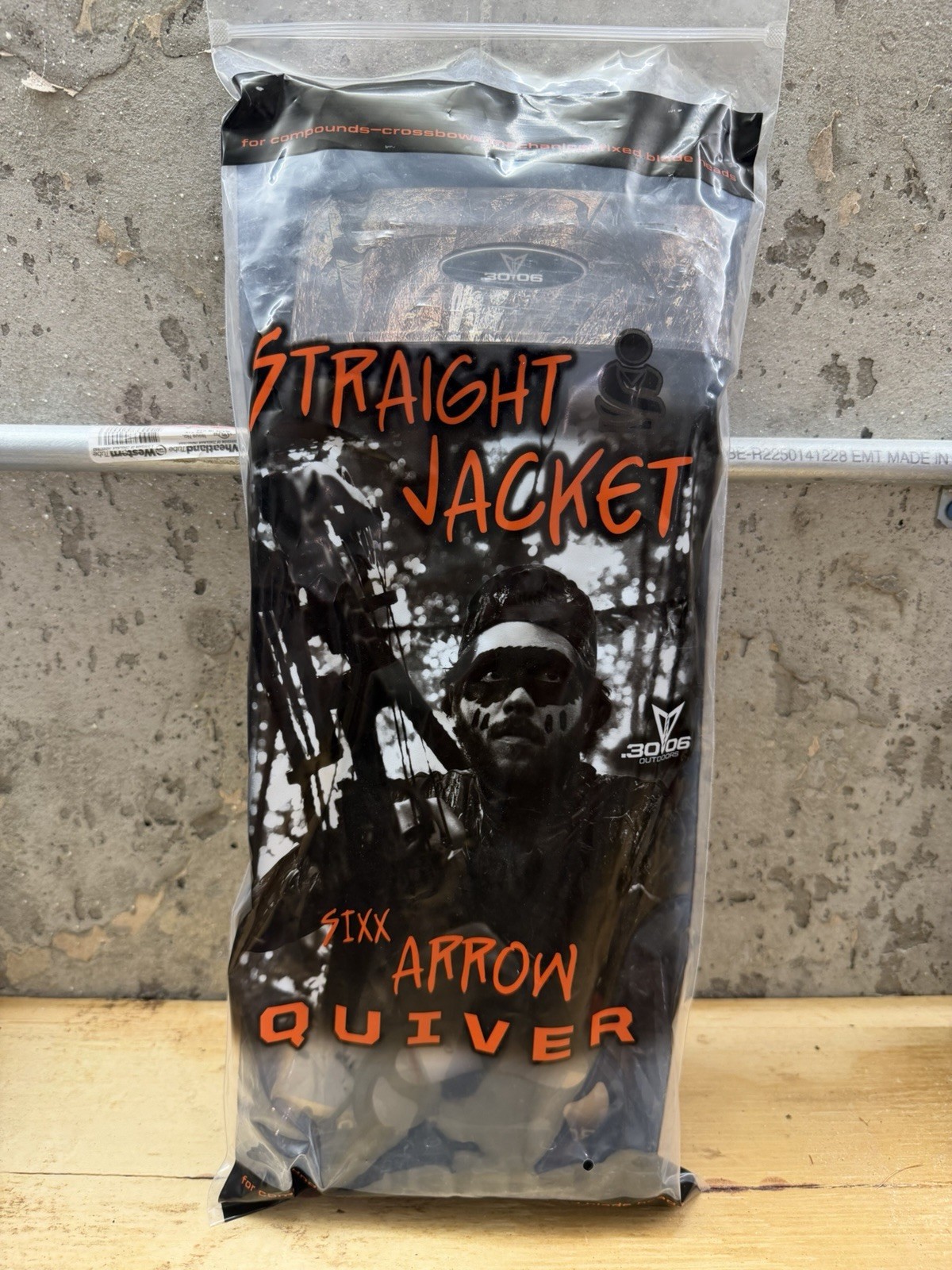 Straight Jacket 6 Arrow Quiver Camo