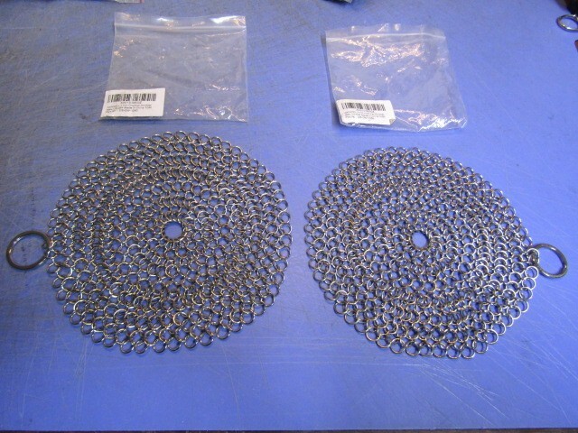 2 Gainwell US-GW-1050, 7”, 316 Stainless Steel Chainmail Scrubber for Cast Iron