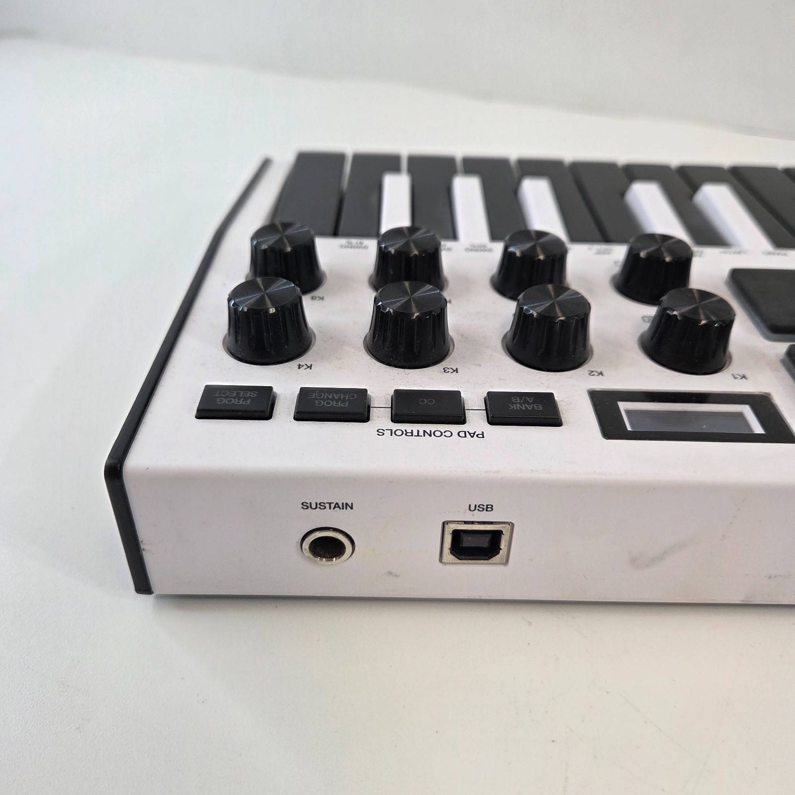 Akai Professional MPK Mini MIDI Keyboard Controller White w/ 37 Black Keys