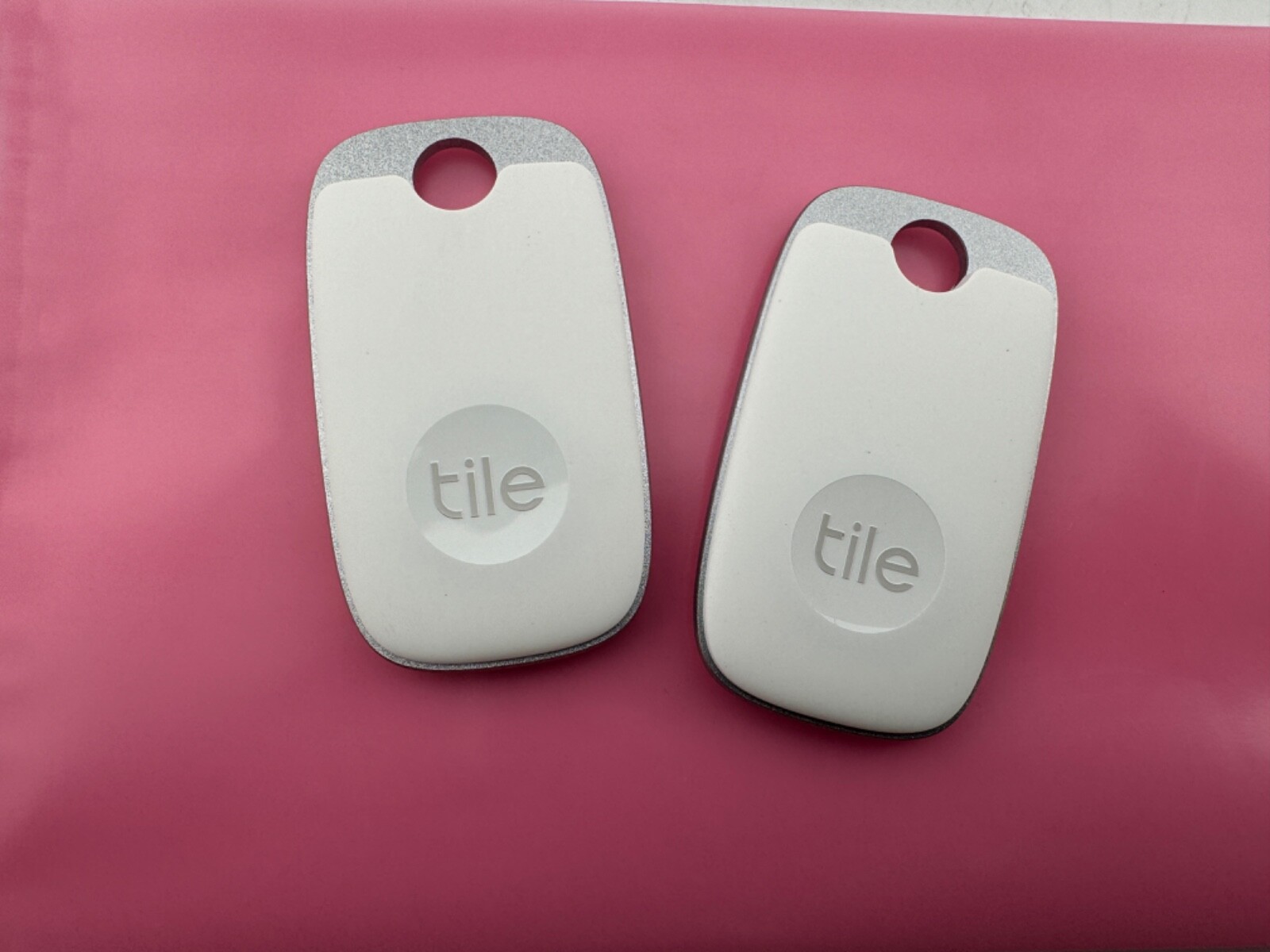[2-PACK] TILE PRO (WHITE) 2022 BLUETOOTH TRACKER FINDER - [RE-50001] - [USED]