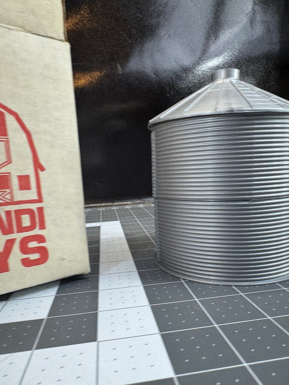 1/64 Standi Toys Model 21 Grain Bin