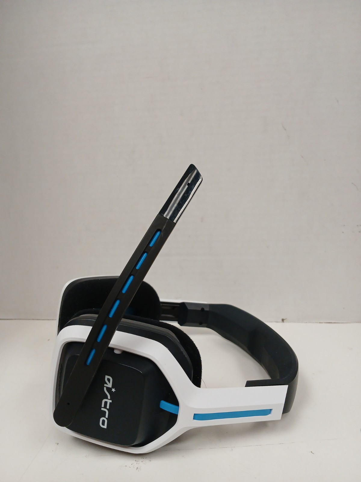 Logitech Astro A20 Wireless Gaming Headset *READ*