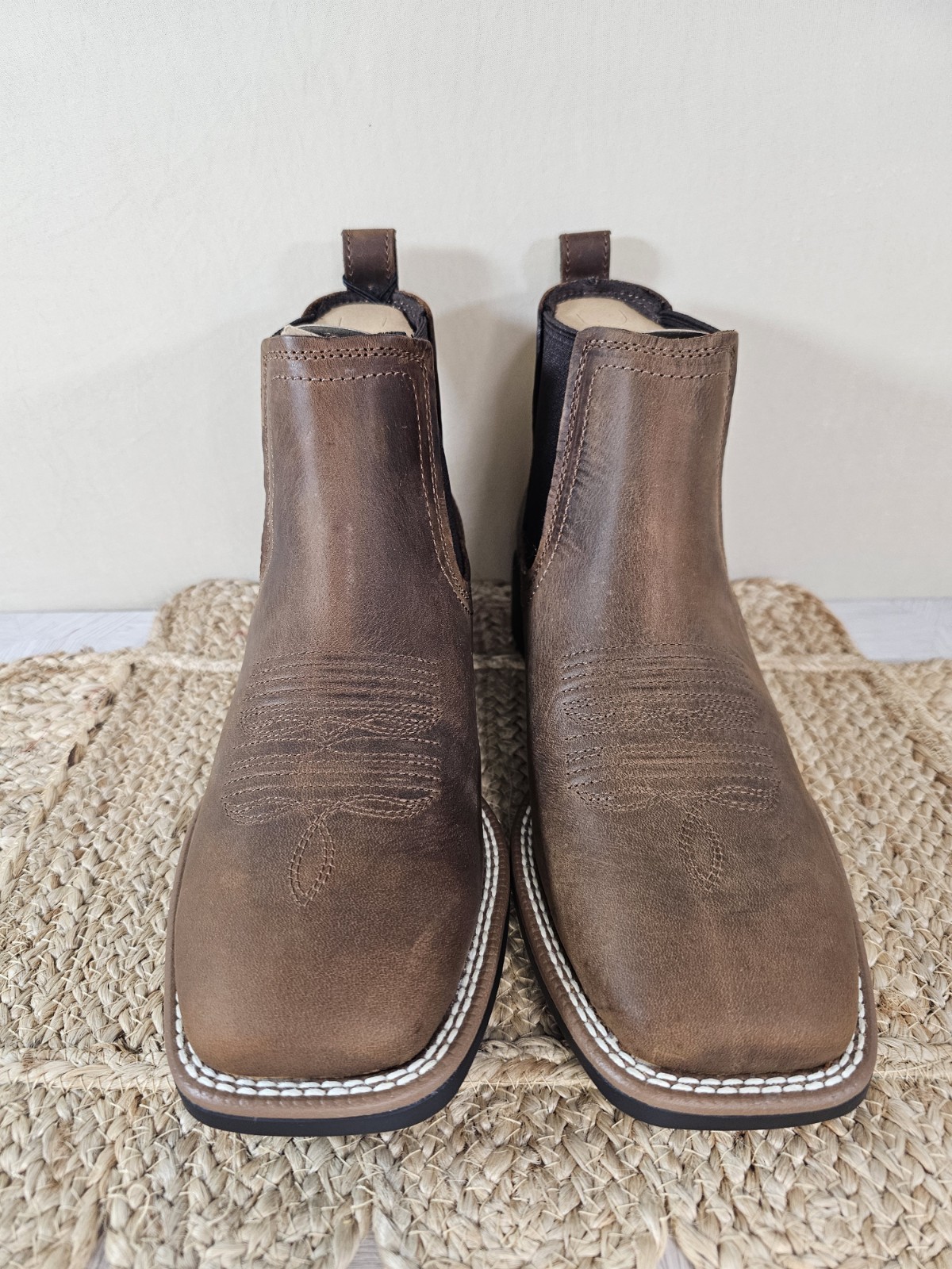 Ariat Booker Ultra Chelsea Western Boots – Distressed Tan – Size 11 Brand New