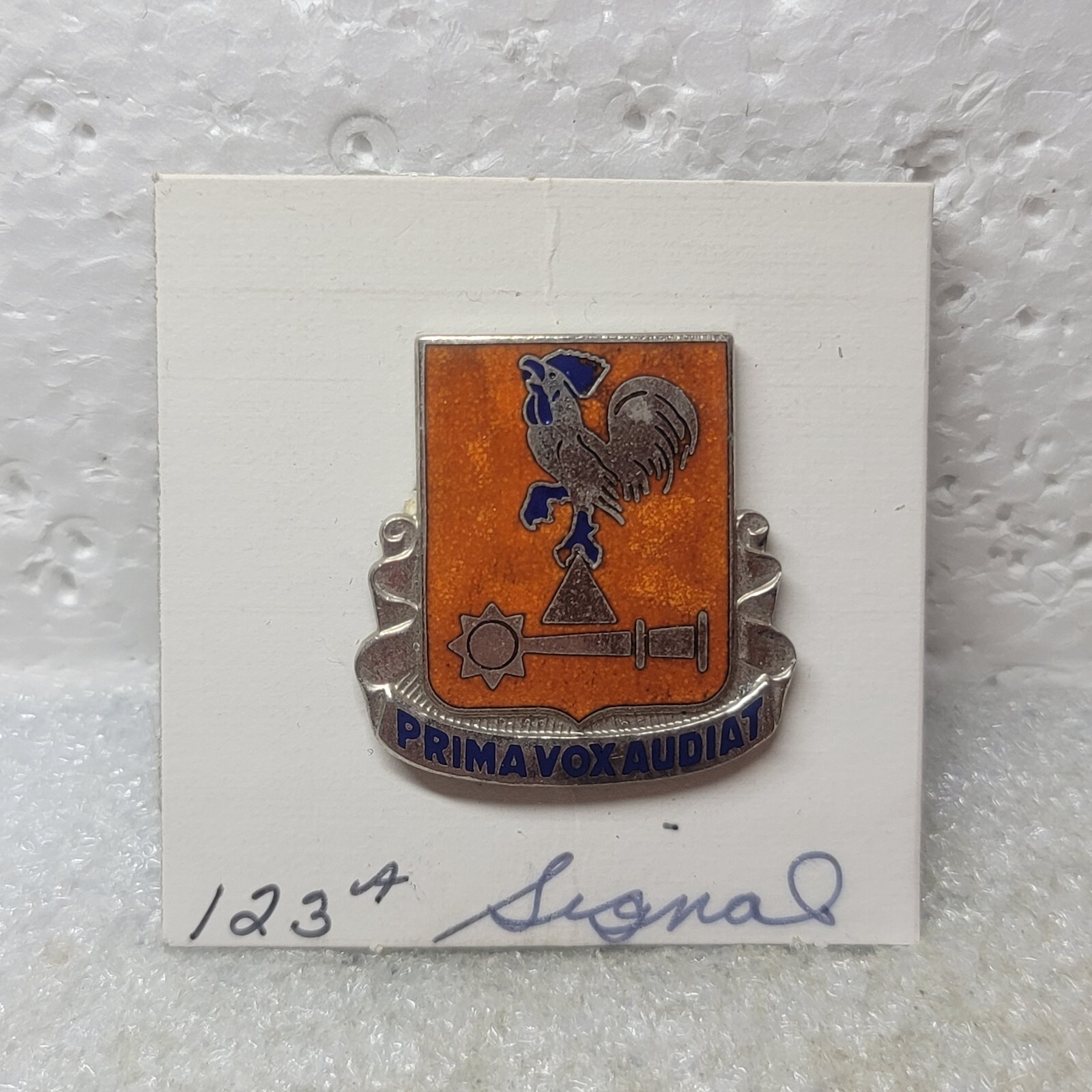 VTG US Military 123rd Signal Battalion Insignia Pin Prima Vox Audiat D21