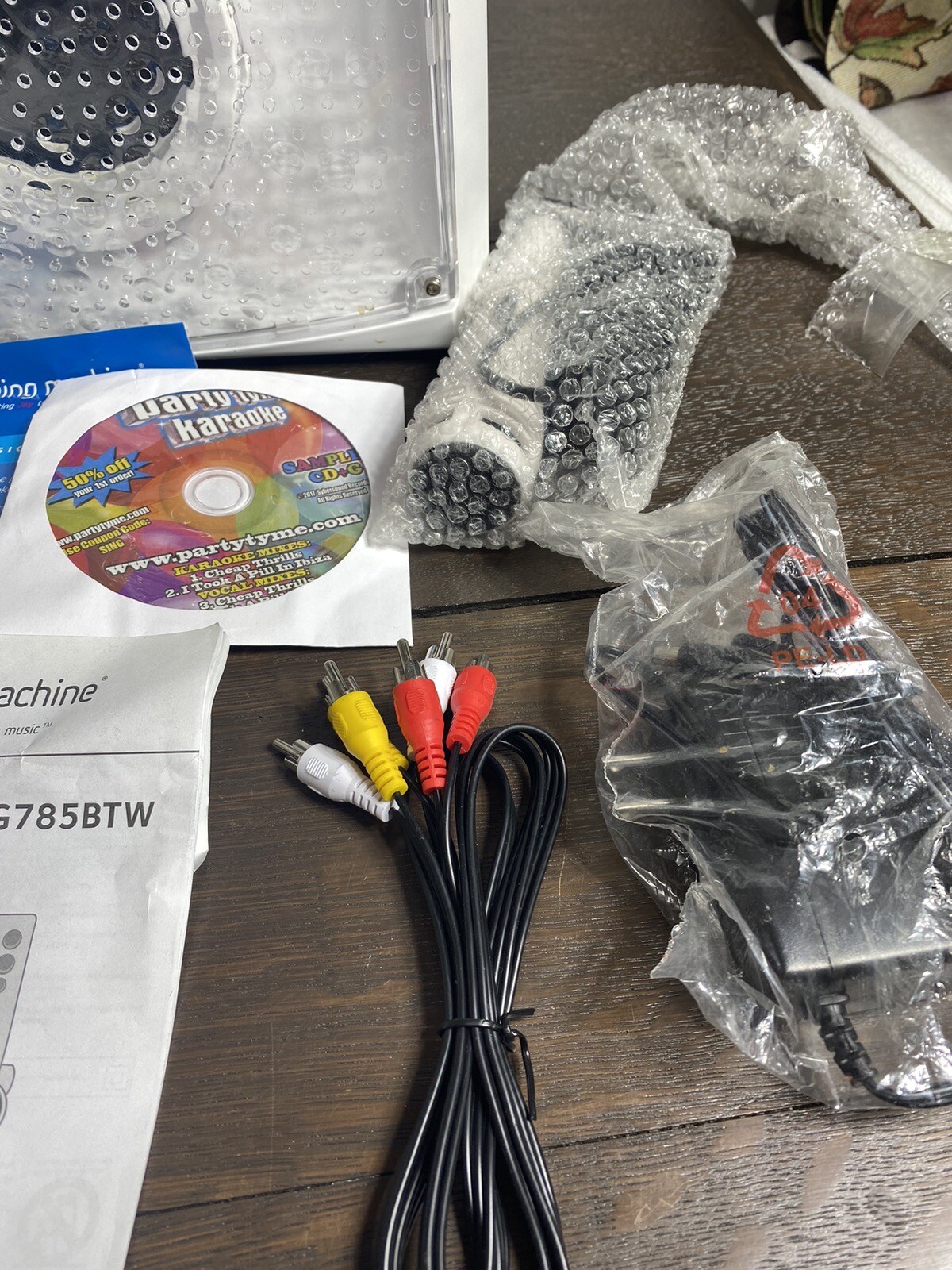 Singing Machine Classic Series STVG785BTW White Bluetooth Karaoke System Tested!
