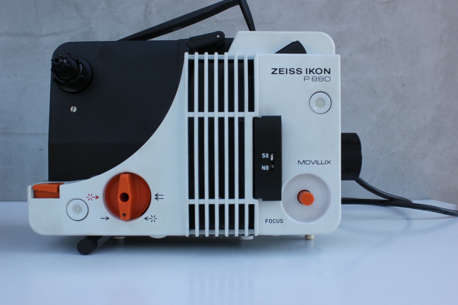 Vintage Film Projector Zeiss ICON P 880 Movilux Collectible