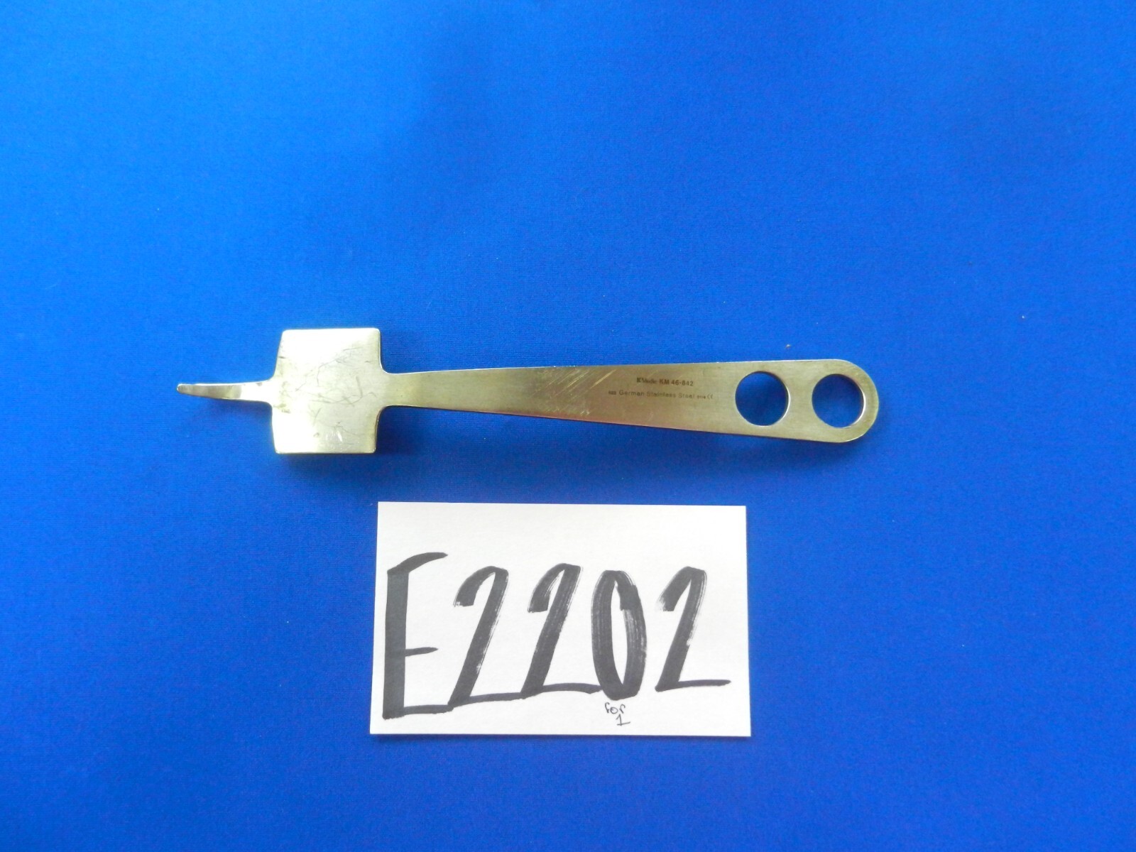 E2202 KMedic KM 46-842 Hohmann 43mm Retractor 24cm Overall Length