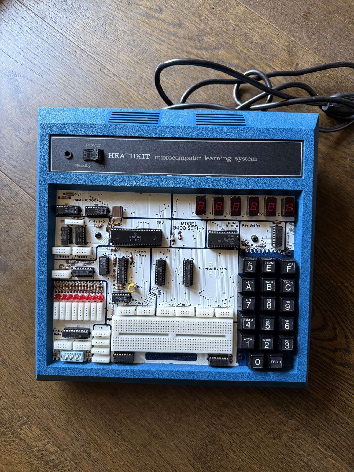 Heathkit Model ET-3400A Micro Computer Learning System. nice, powers on!