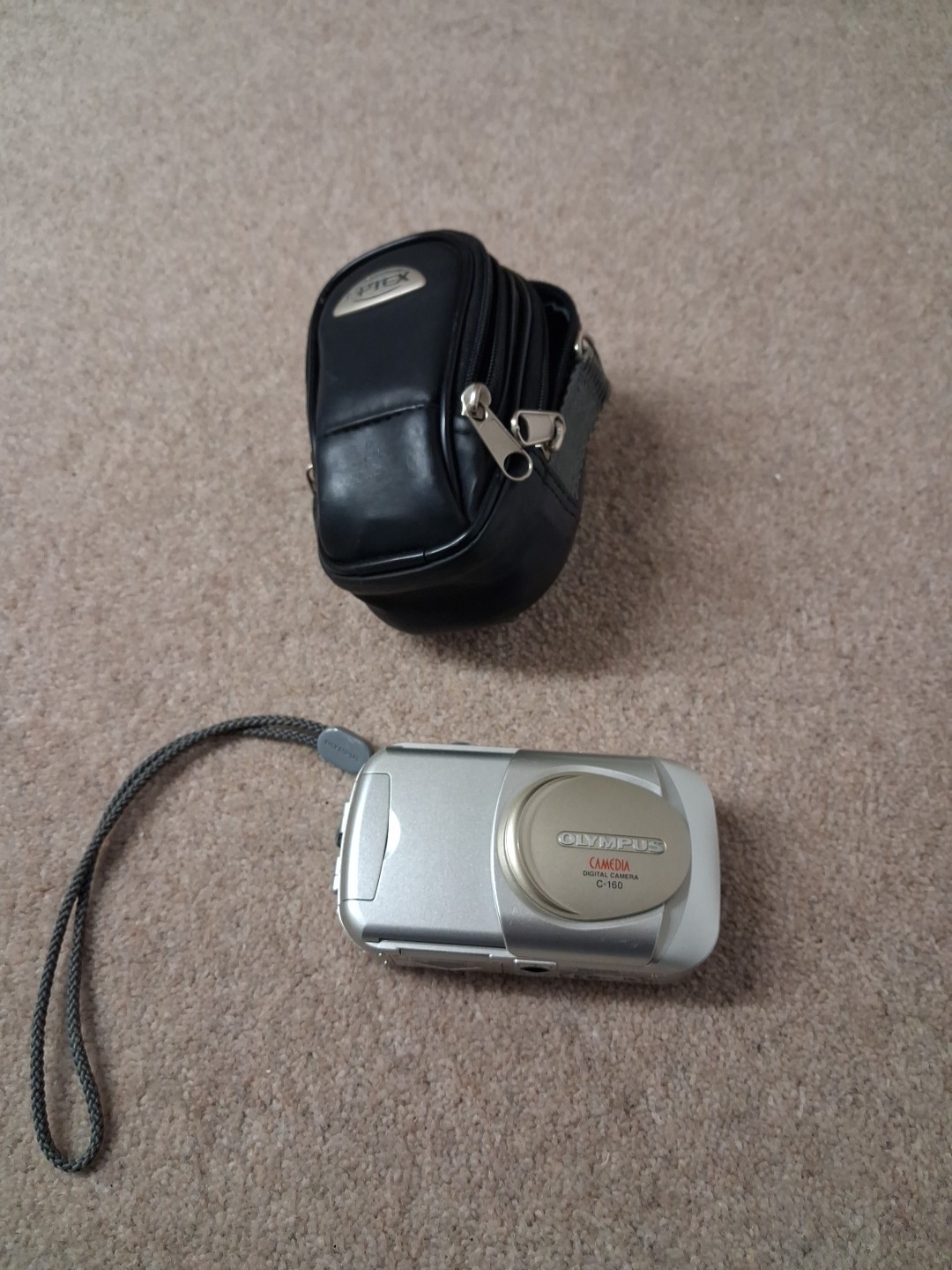 Olympus Camedia C-160 Compact Digital Camera 3.2MP Silver Working , + 64mb Card