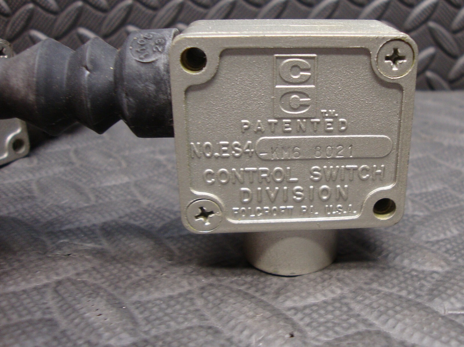 NEW Control Switch ES4-KM6 Limit Plunger Switch