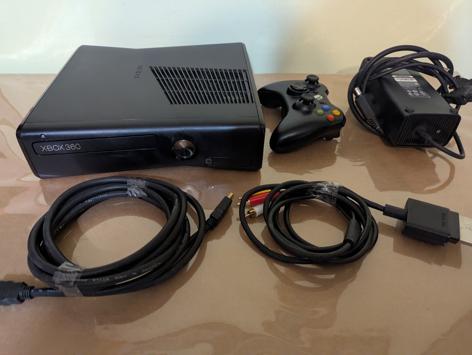 Microsoft Xbox 360 Slim  Black System Console 4GB Controller Cords TESTED