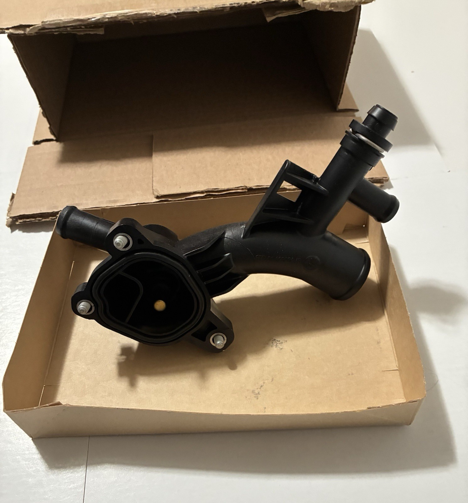 Genuine GM Engine Coolant Water Outlet 25193922